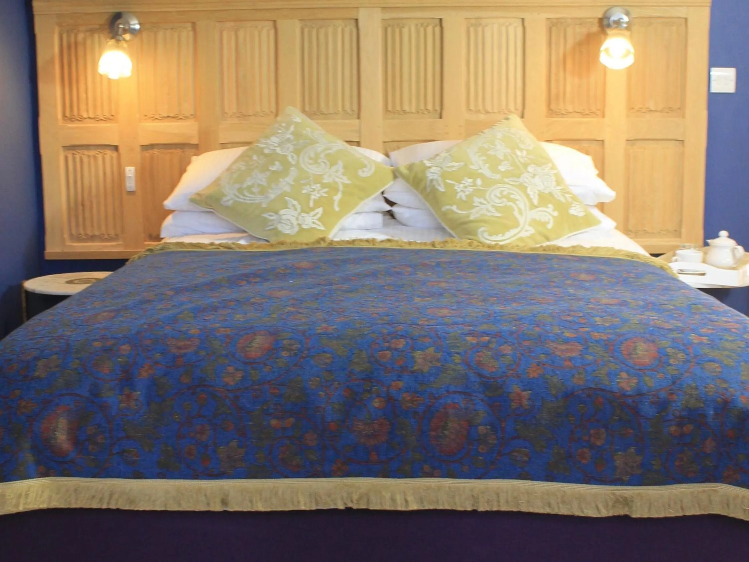 Bedroom, Bed in The Lodge at Hemingford Grey House