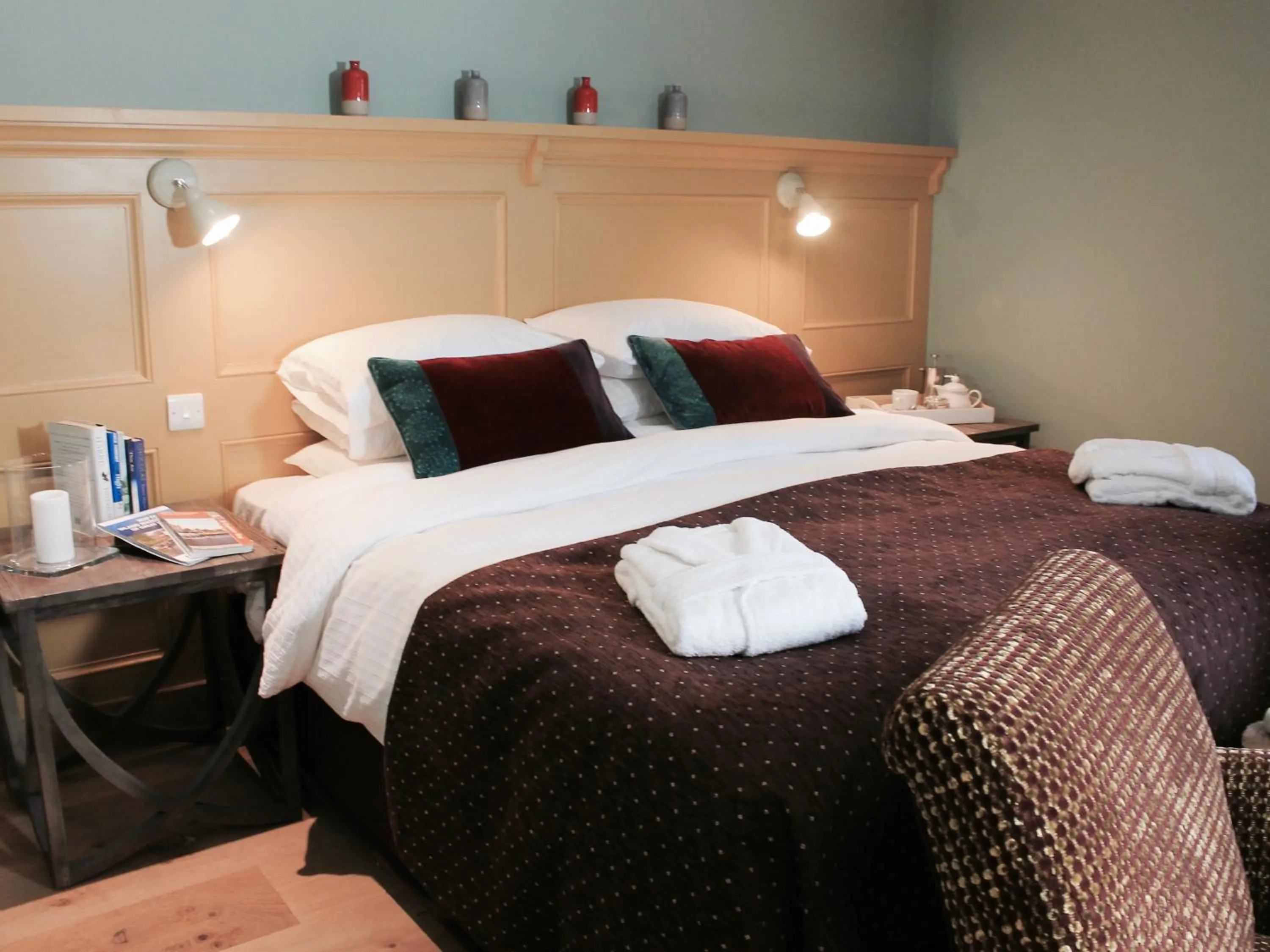 Bedroom, Bed in The Lodge at Hemingford Grey House