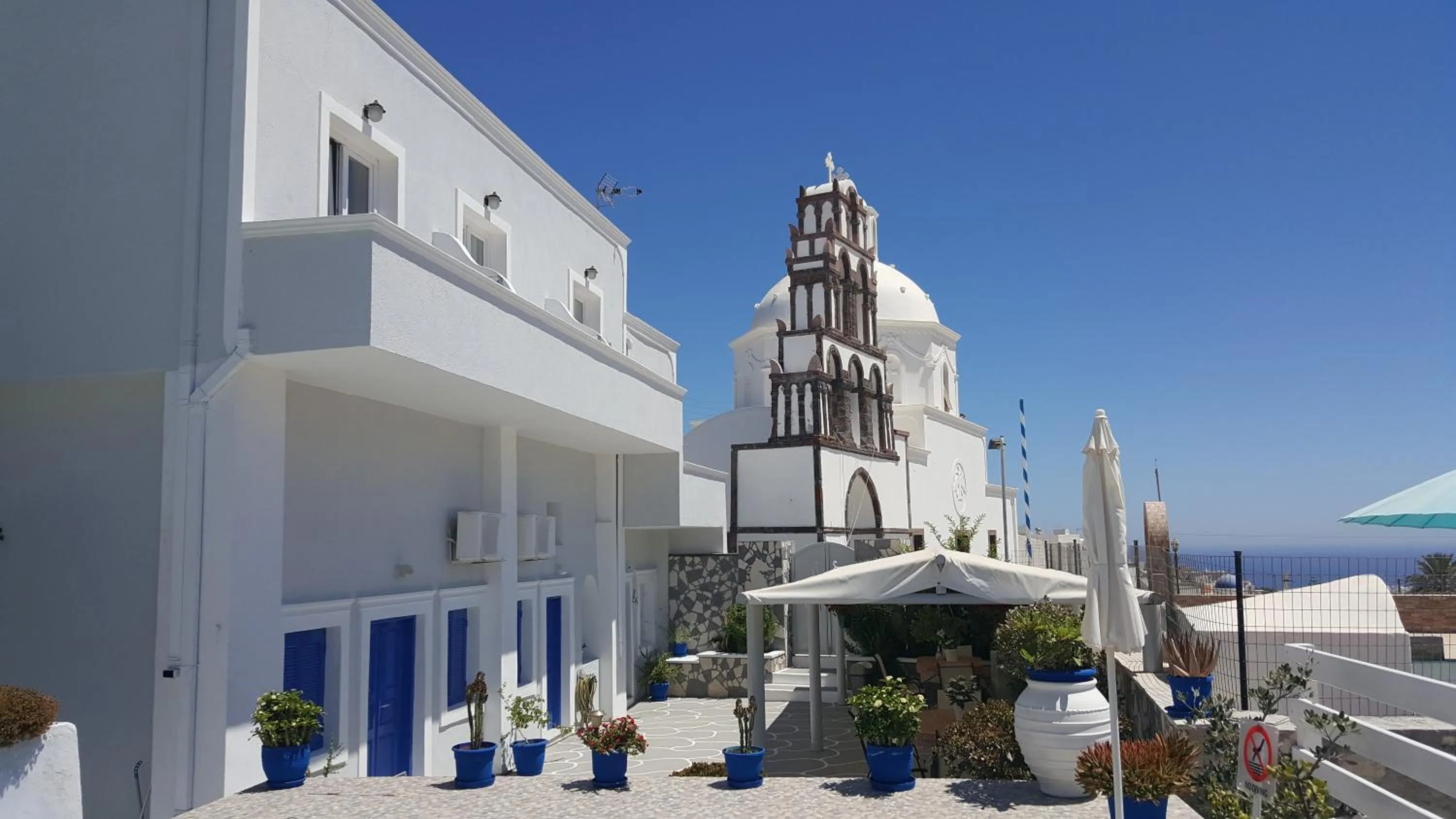 Facade/entrance in Villa Pavlina