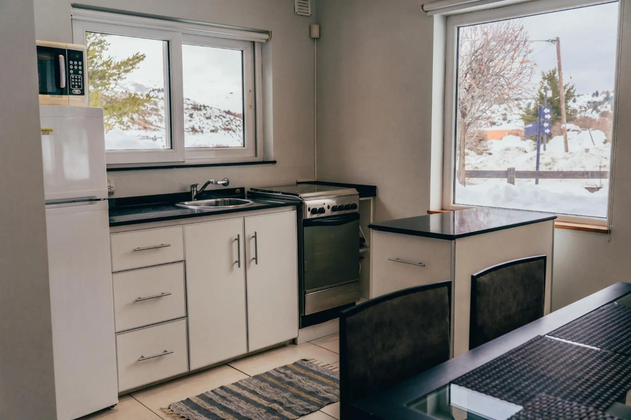 Kitchen or kitchenette in Ski Sur Apartments