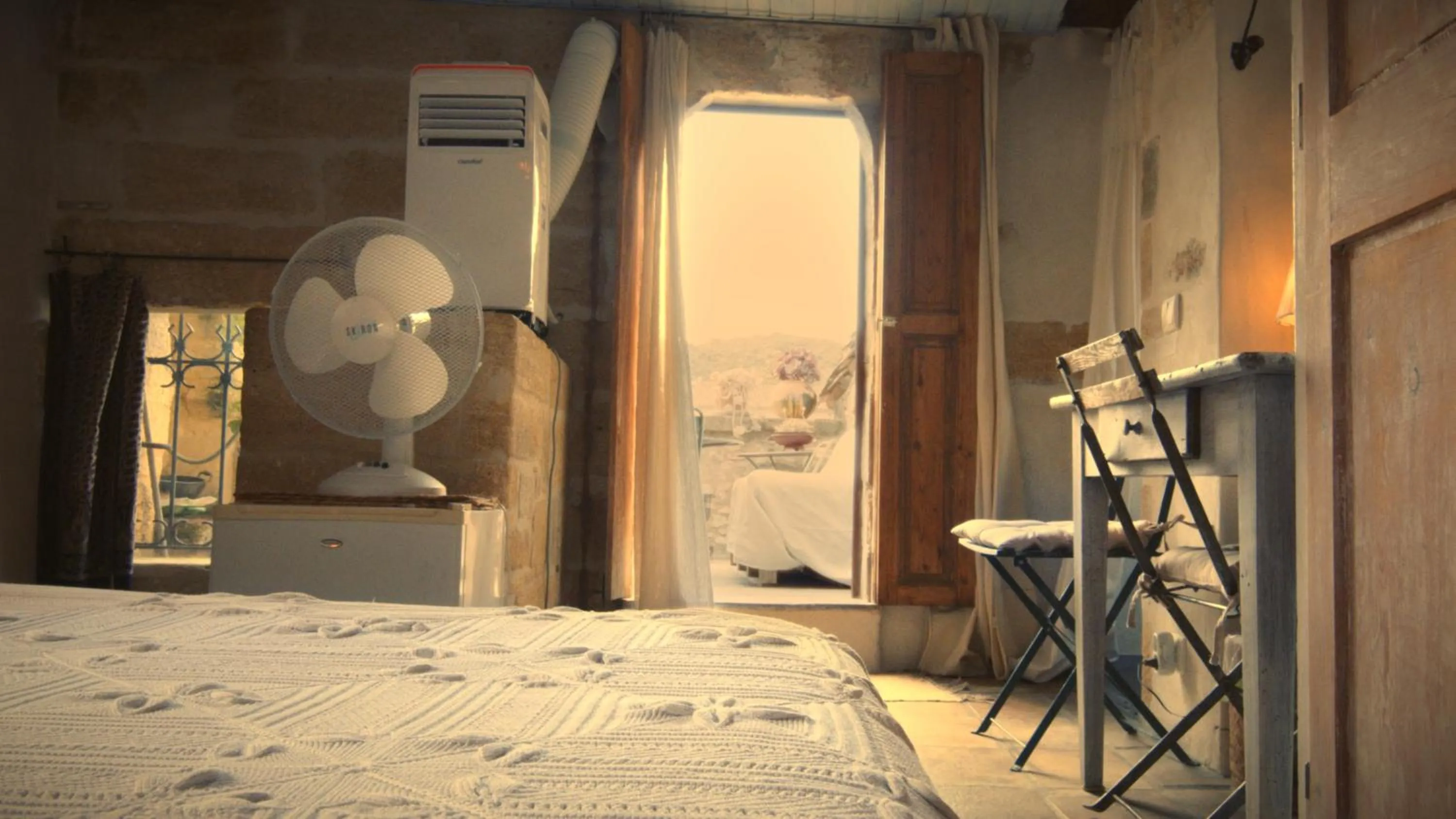 Bedroom, Bed in Les chambres d'Elise