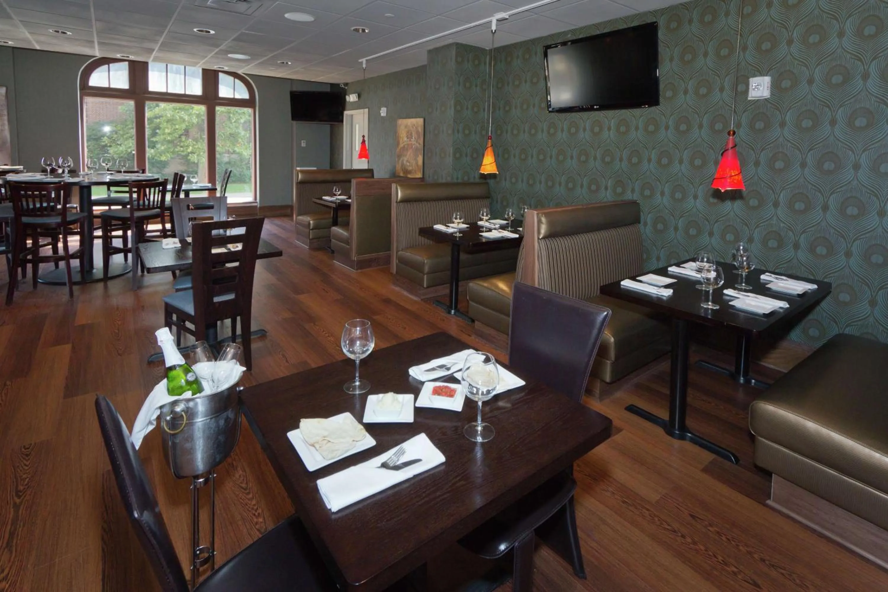 Restaurant/places to eat in The Tudor Arms Hotel Cleveland - a DoubleTree by Hilton