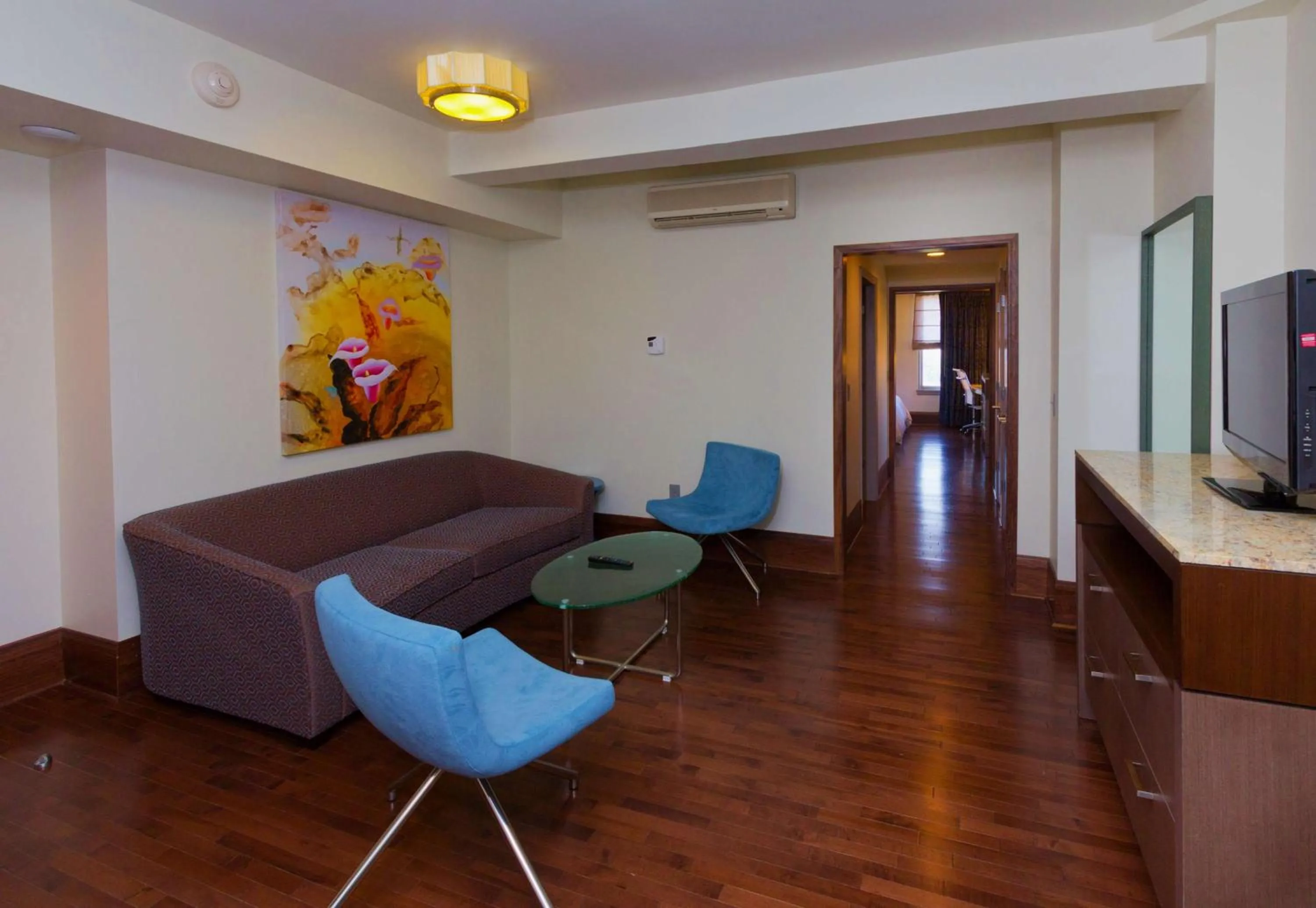 Living room in The Tudor Arms Hotel Cleveland - a DoubleTree by Hilton