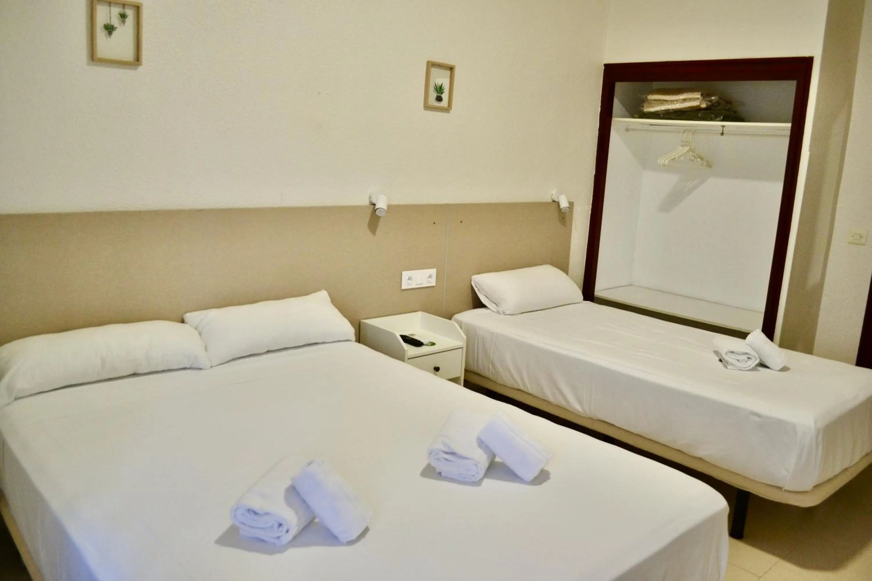 Bedroom, Bed in Hotel Montemar