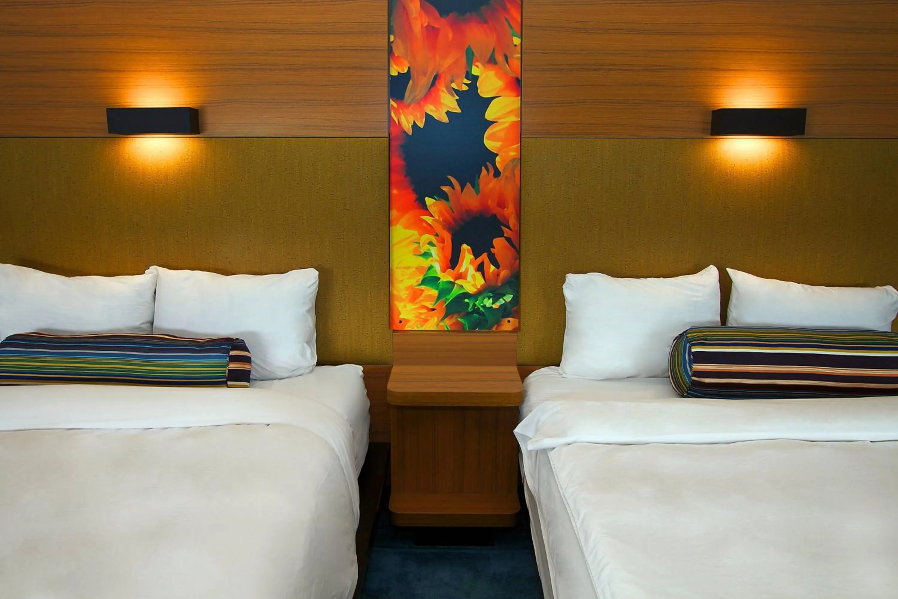 Photo of the whole room, Bed in Aloft Tulsa