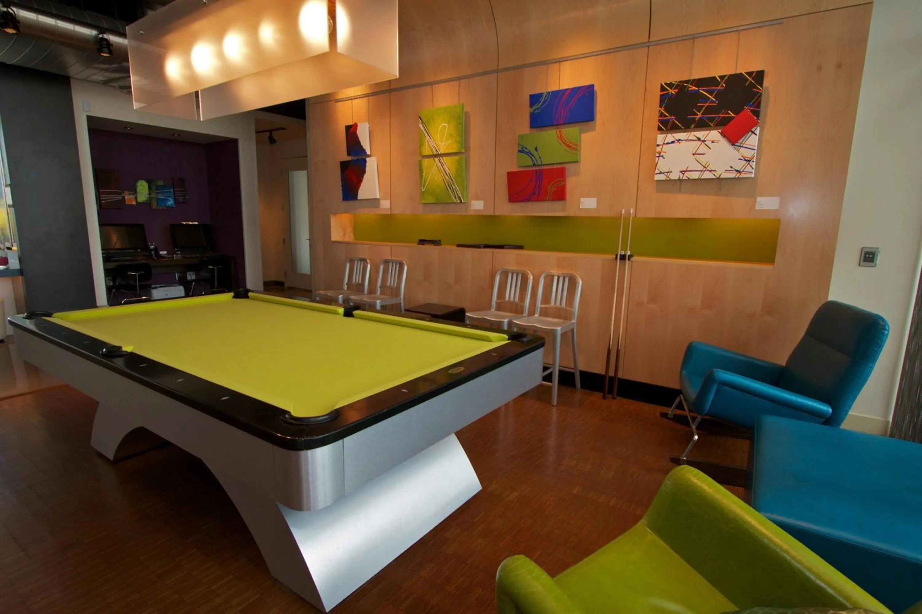 Lounge or bar in Aloft Tulsa