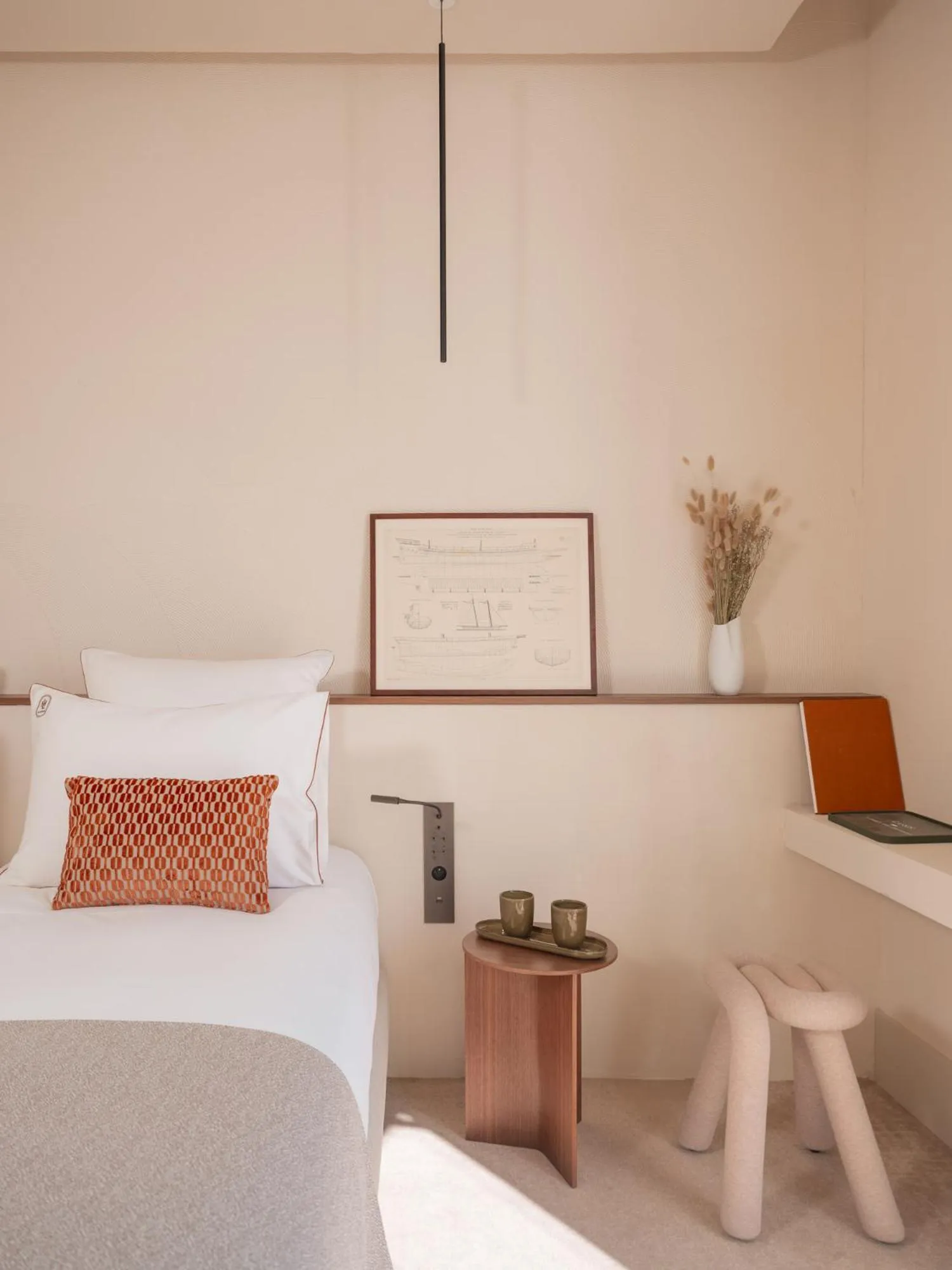 Bedroom, Bed in Hôtel Liautaud Cassis