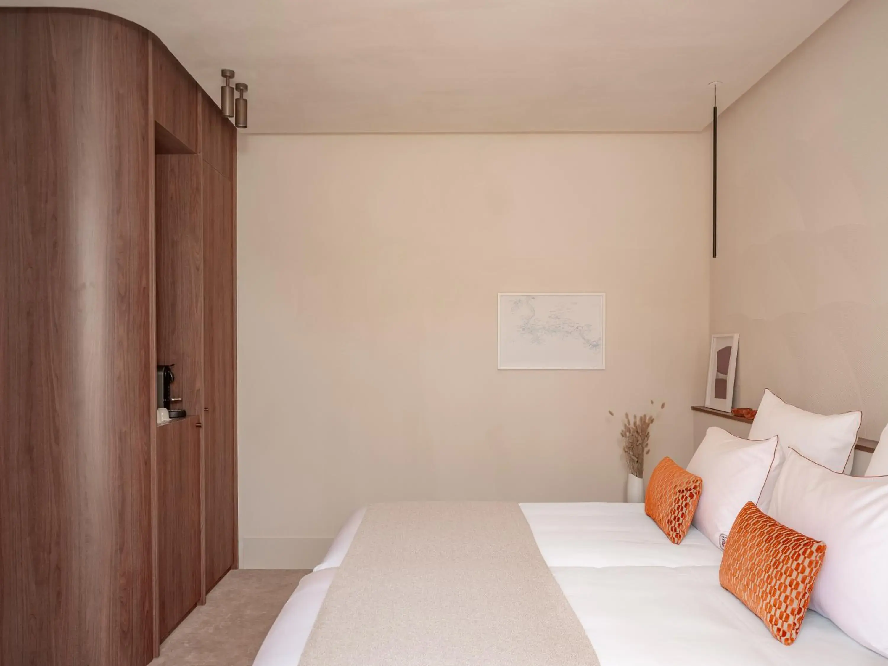 Photo of the whole room, Bed in Hôtel Liautaud Cassis Photo of the whole room, Bed in Hôtel Liautaud Cassis