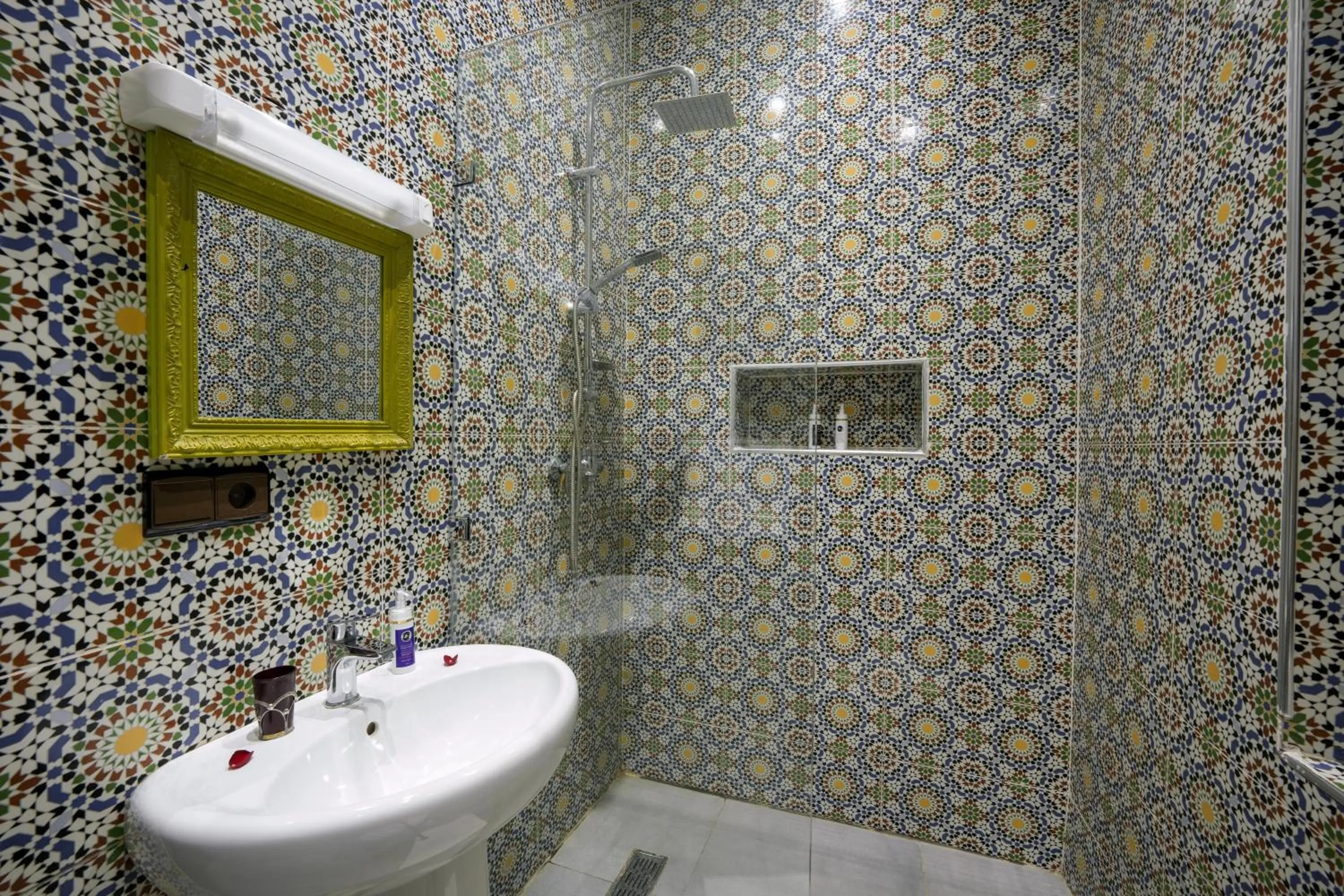 Shower in Riad Azalia