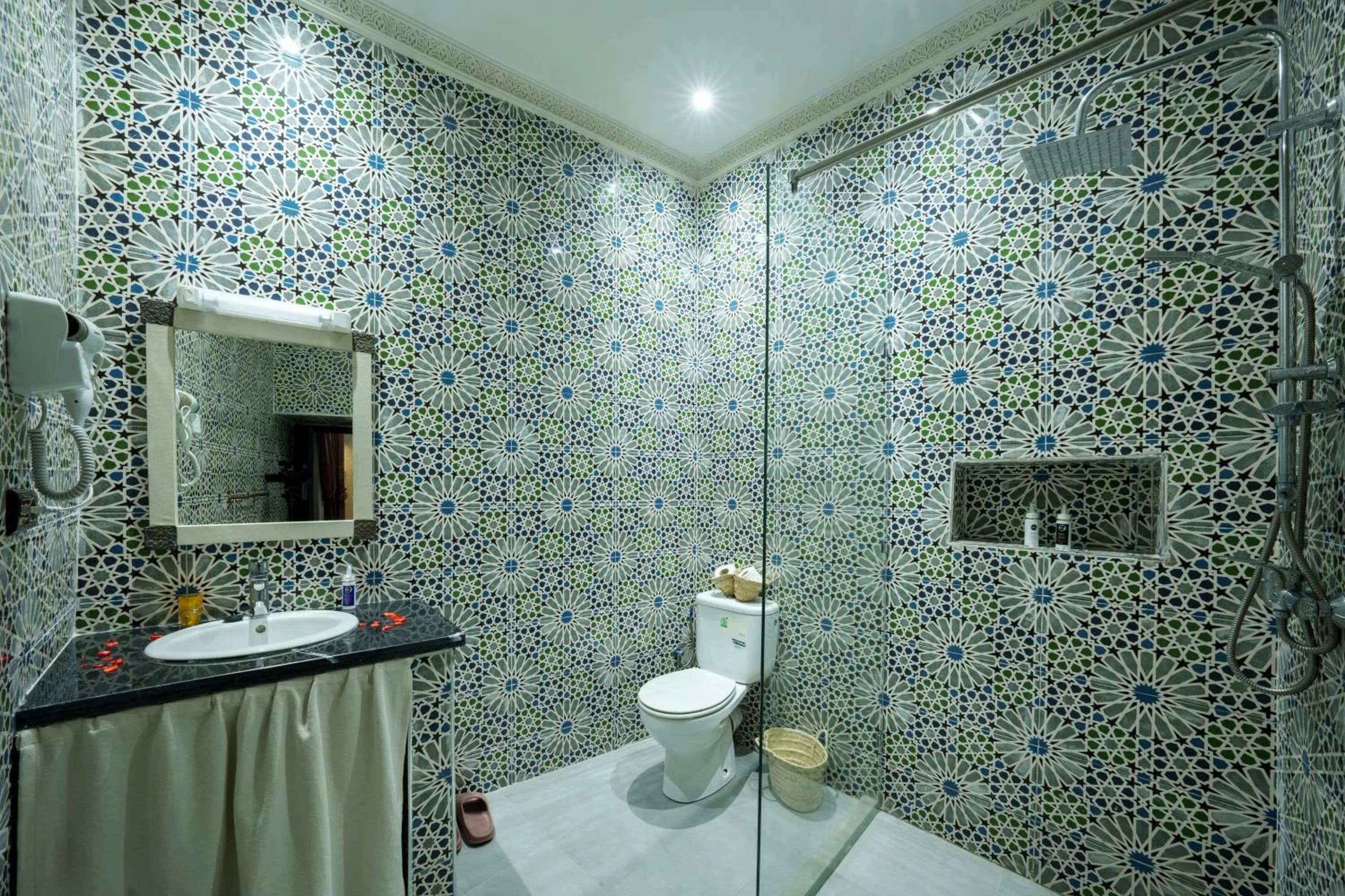 Shower in Riad Azalia