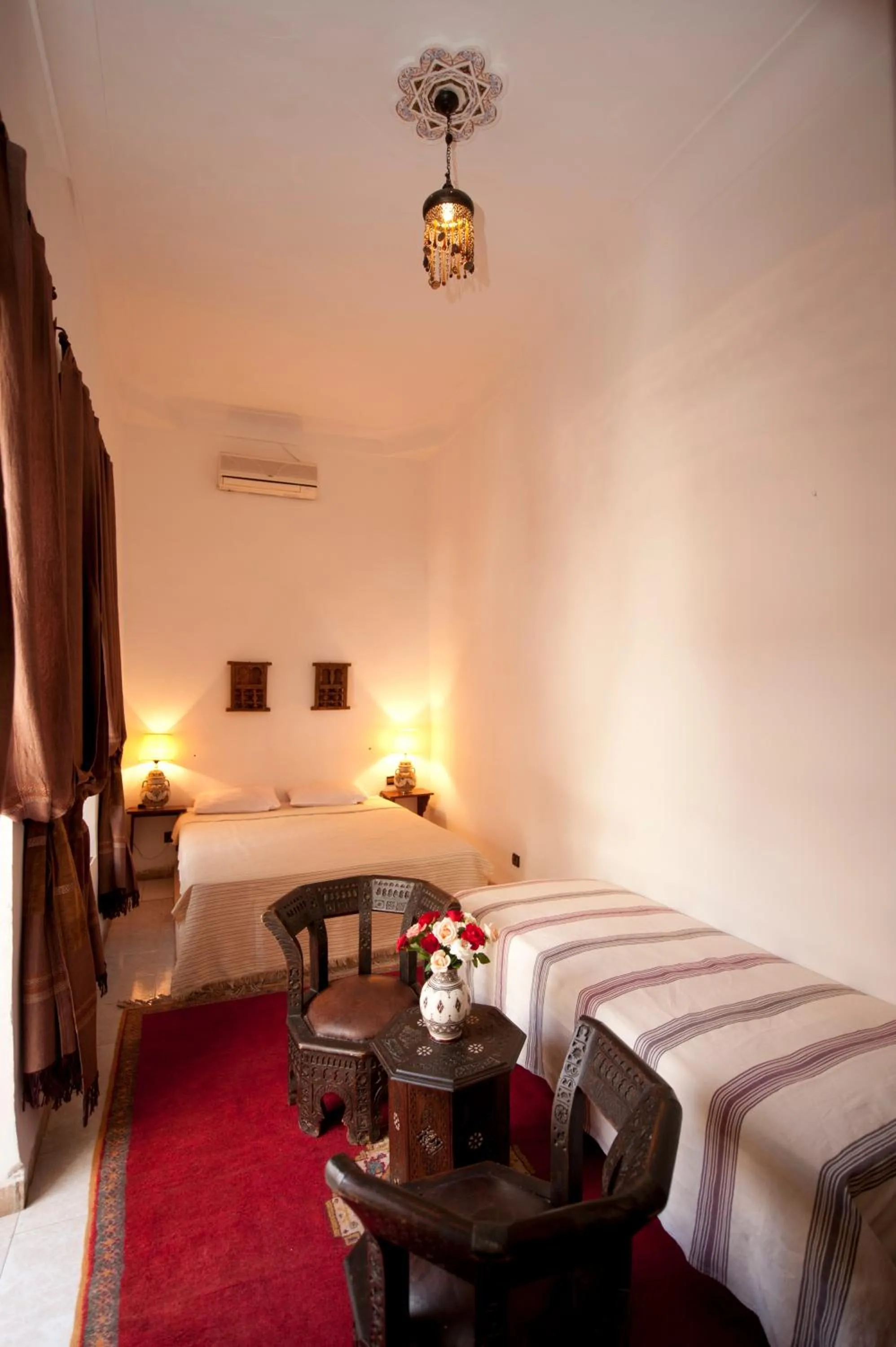 Photo of the whole room, Bed in Riad Azalia