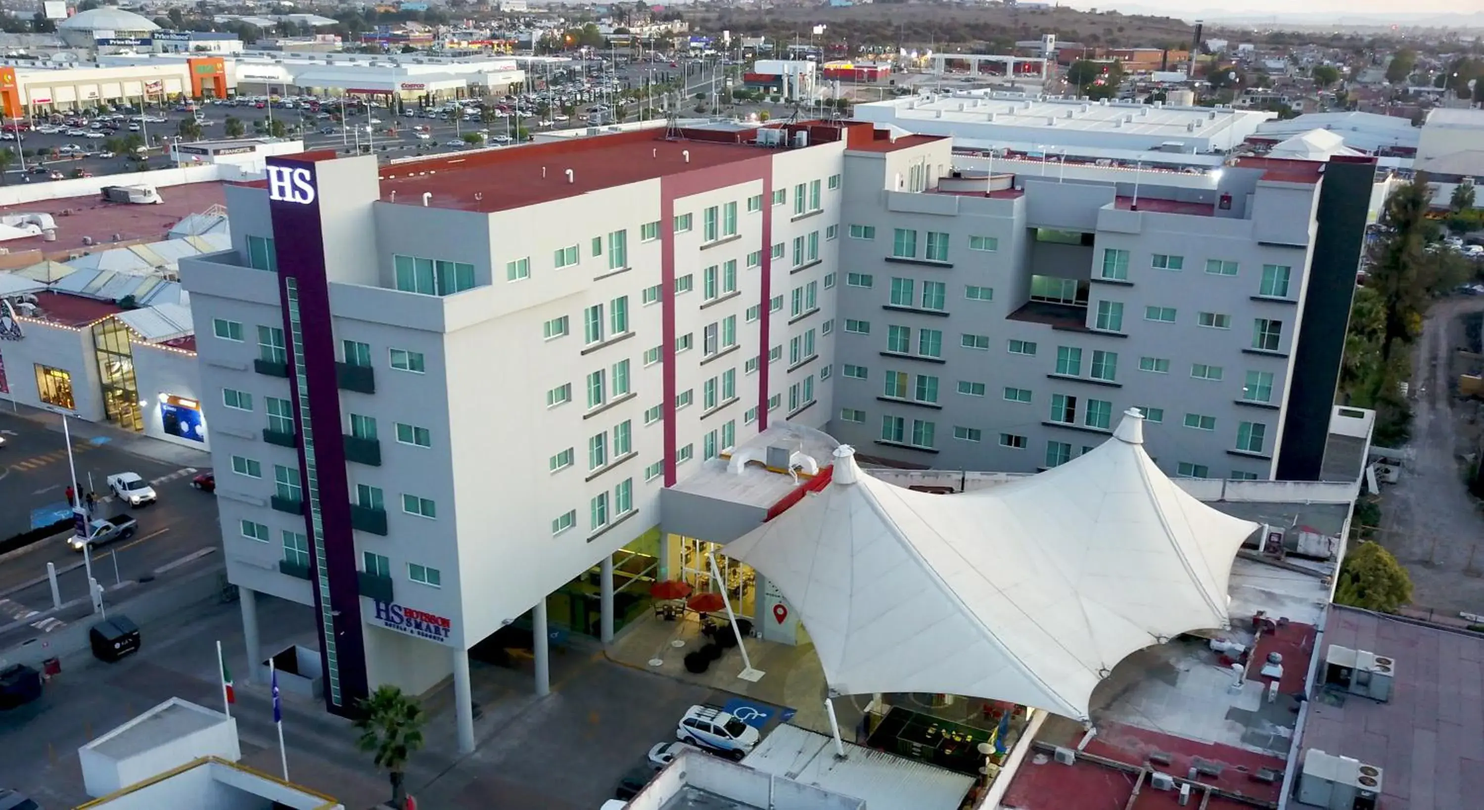 Facade/entrance in HS HOTSSON Smart León Centro Max Facade/entrance in HS HOTSSON Smart León Centro Max