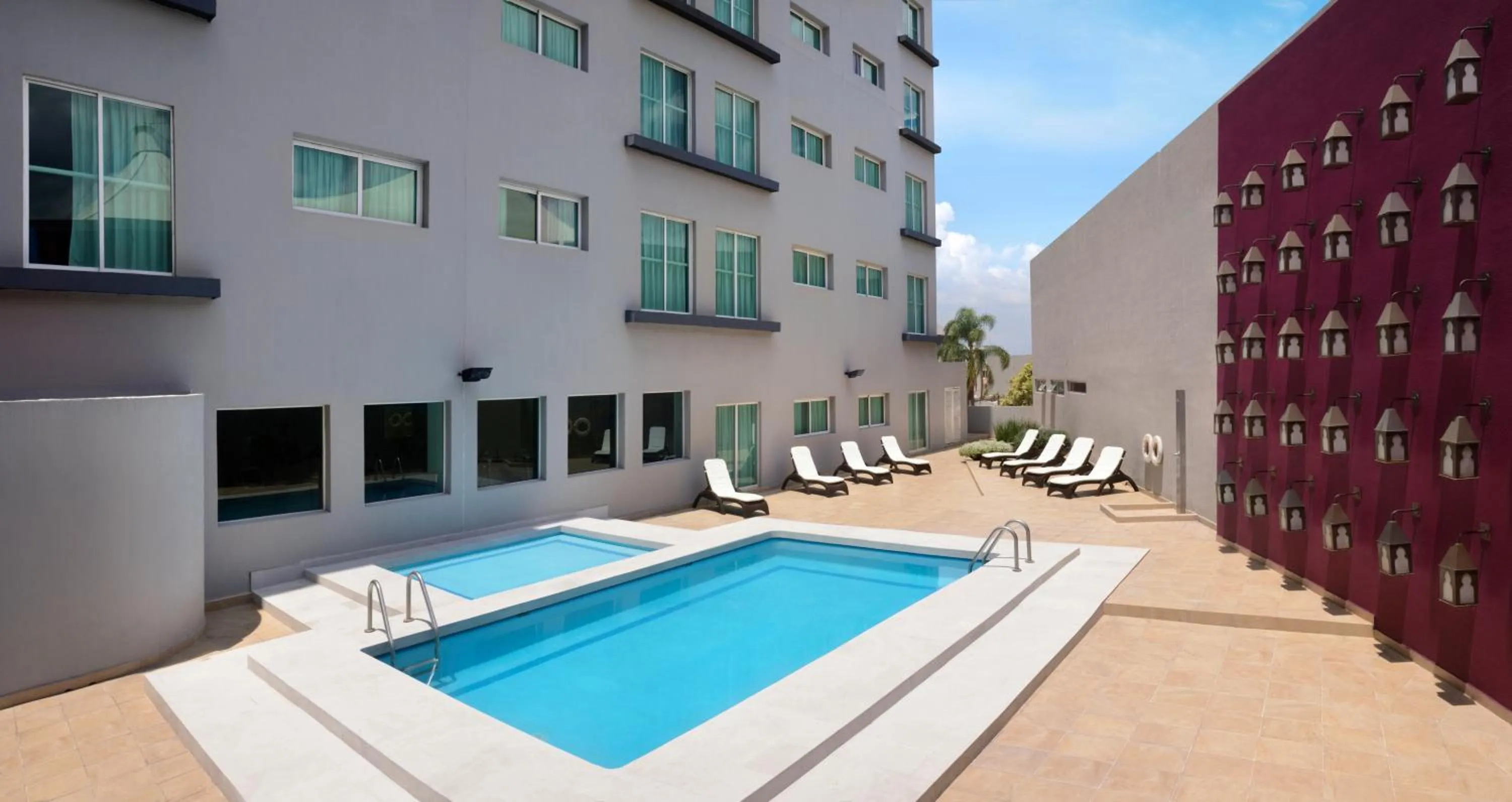 Swimming pool in HS HOTSSON Smart León Centro Max