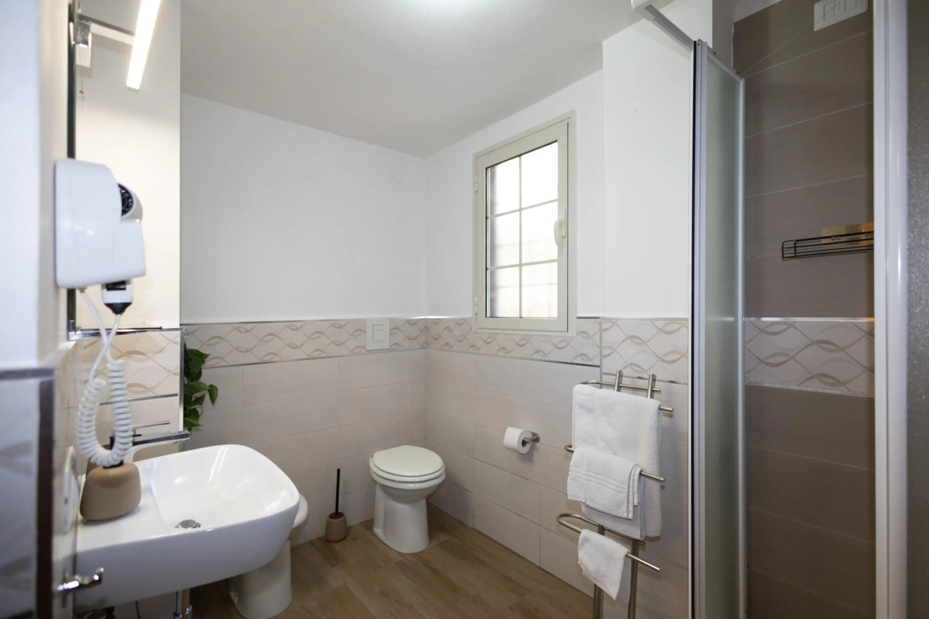 Shower in Sunset B&B