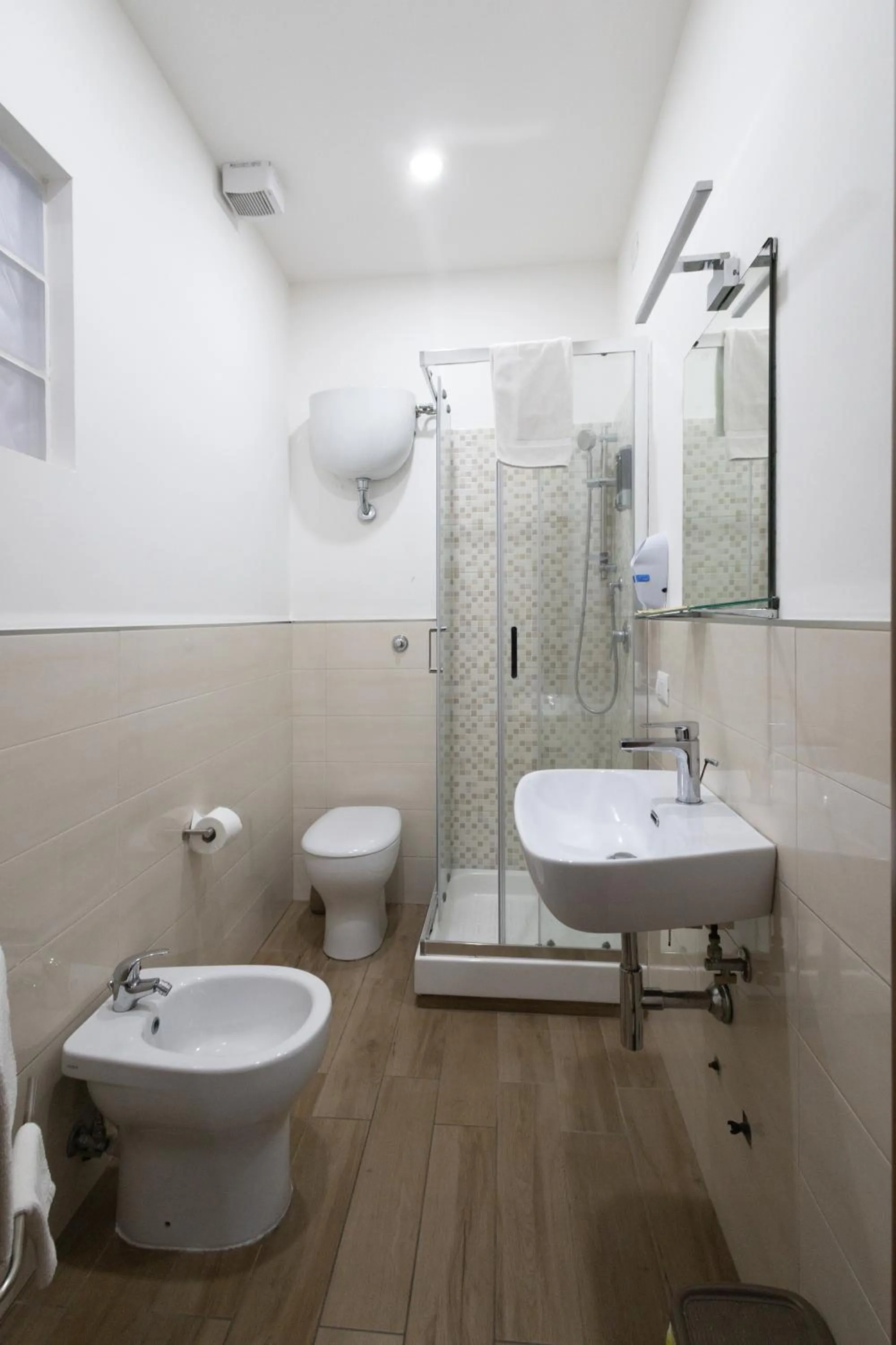 Shower in Sunset B&B