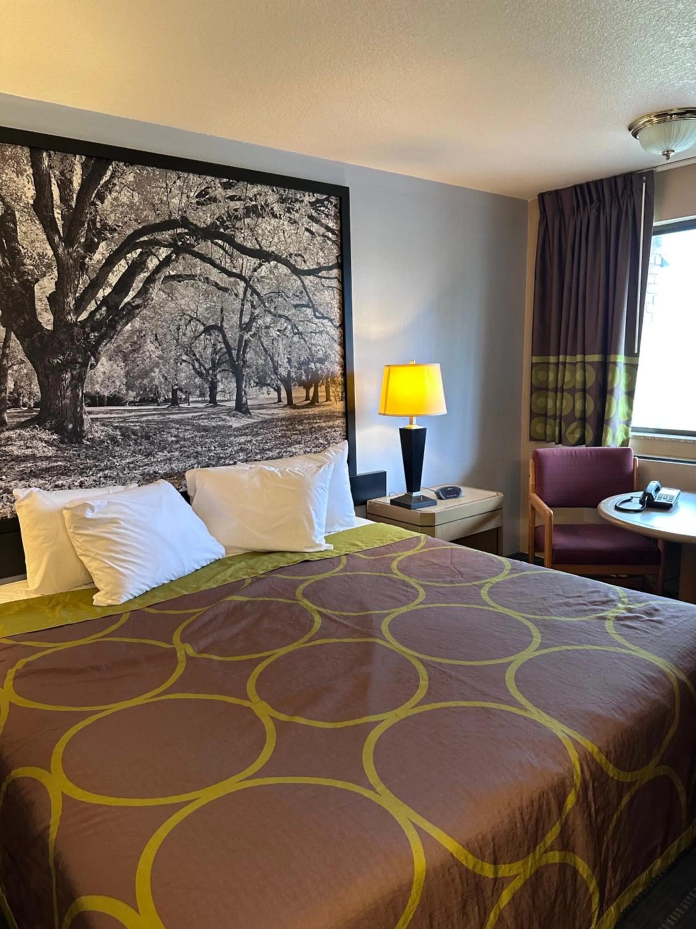 Bedroom, Bed in Super 8 by Wyndham Vancouver East