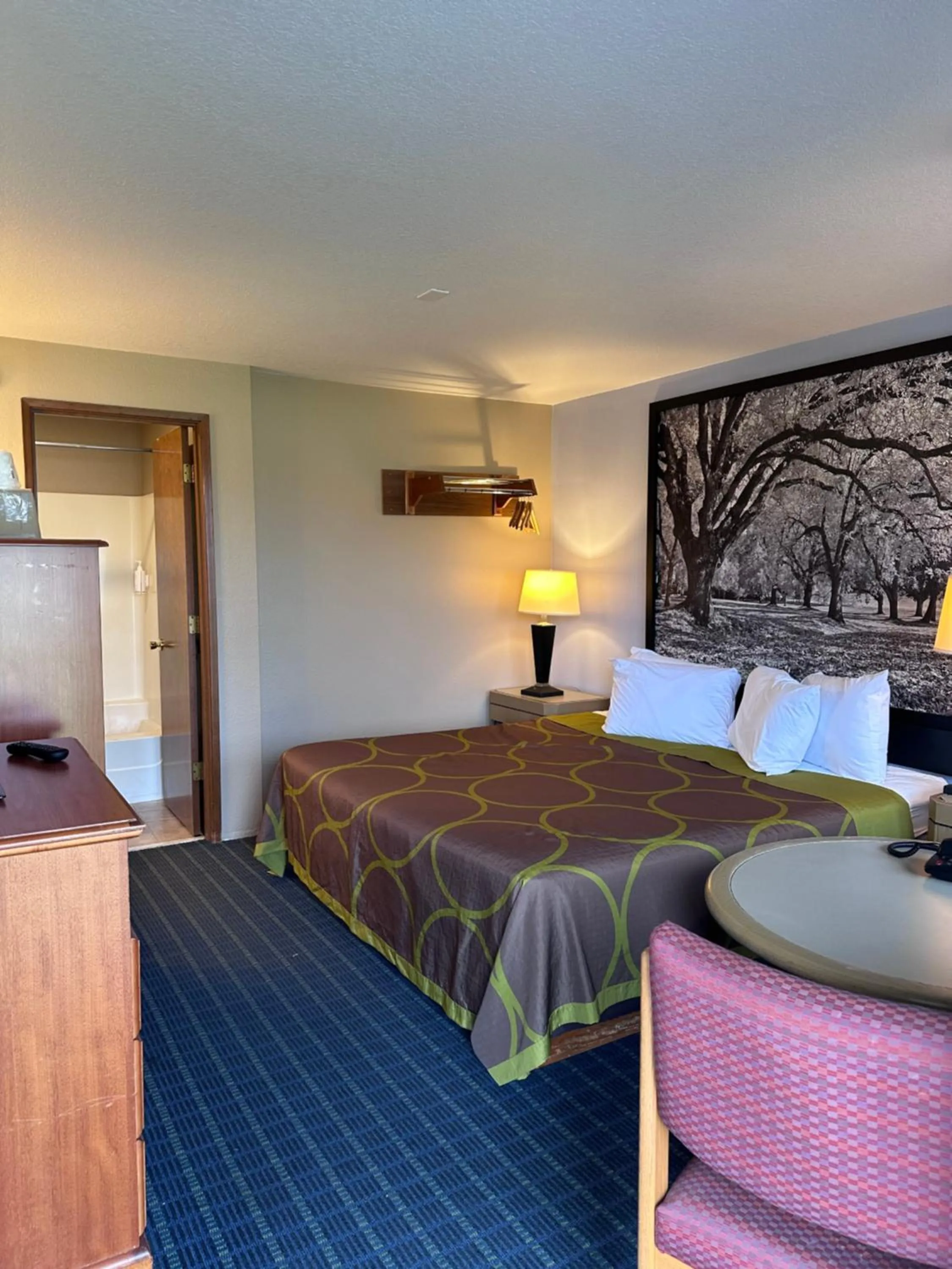 Bedroom, Bed in Super 8 by Wyndham Vancouver East