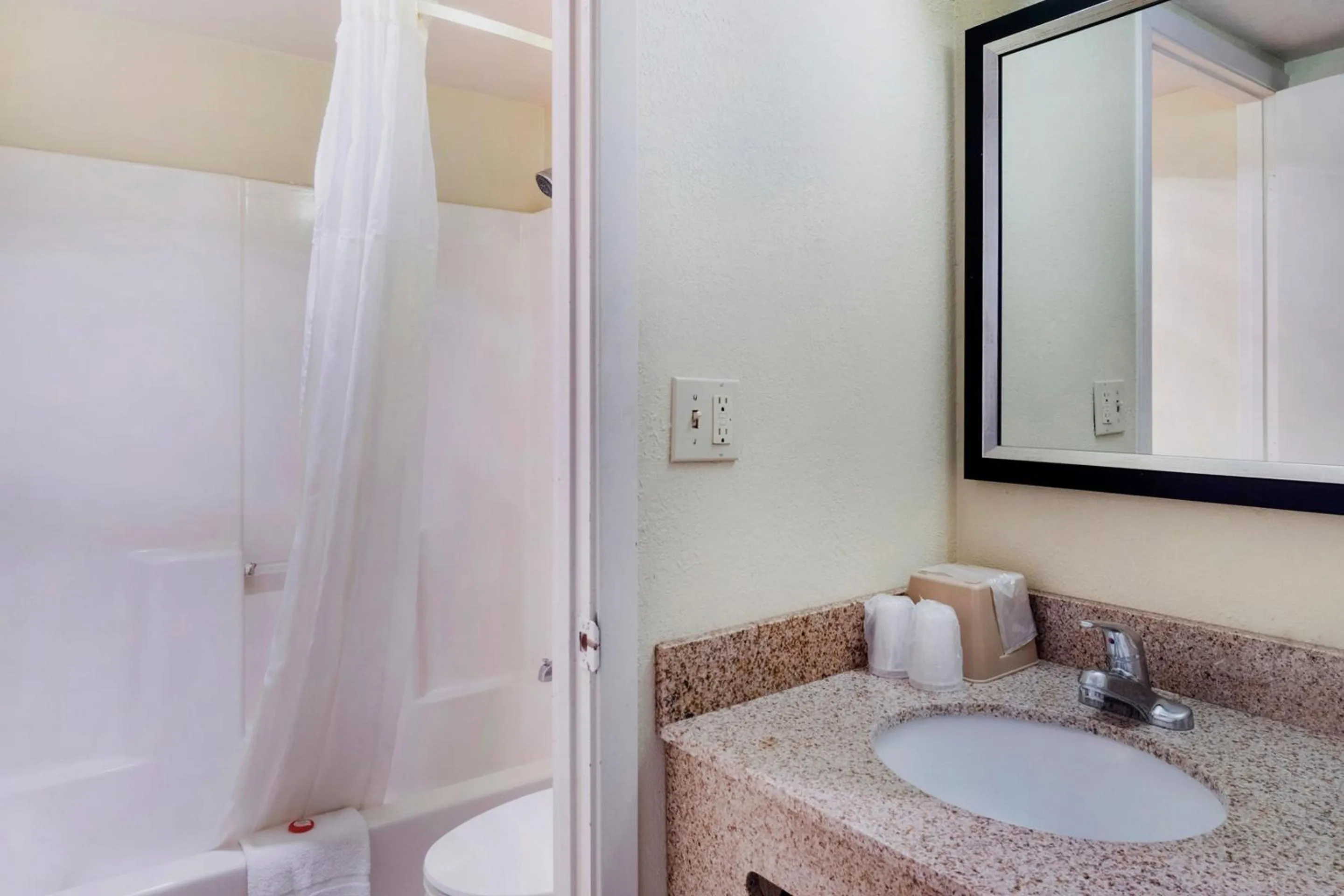 Bathroom in OYO Townhouse Dodge City KS