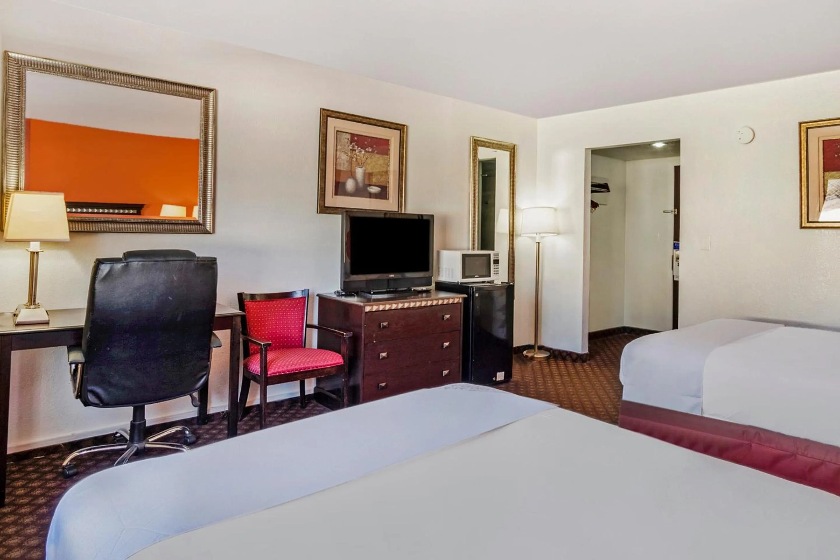 Bedroom, Bed in OYO Townhouse Dodge City KS