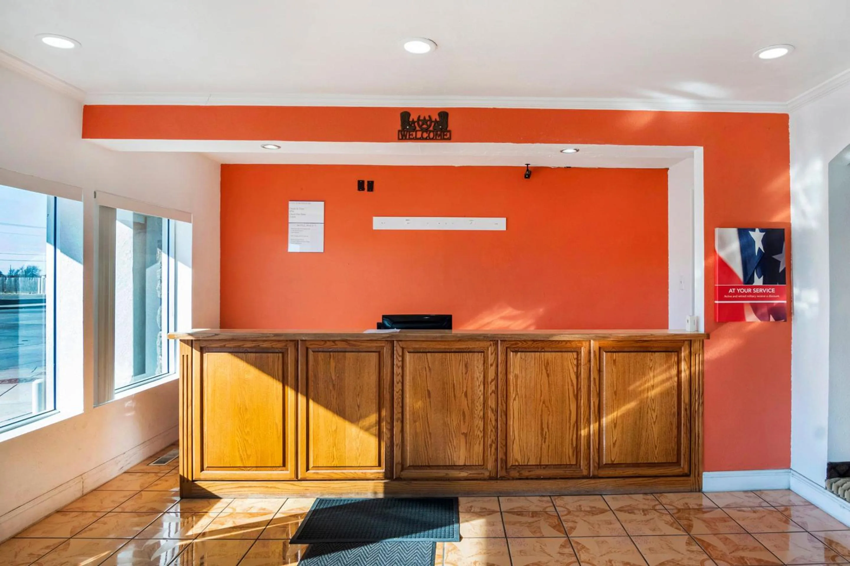 Lobby or reception in OYO Townhouse Dodge City KS