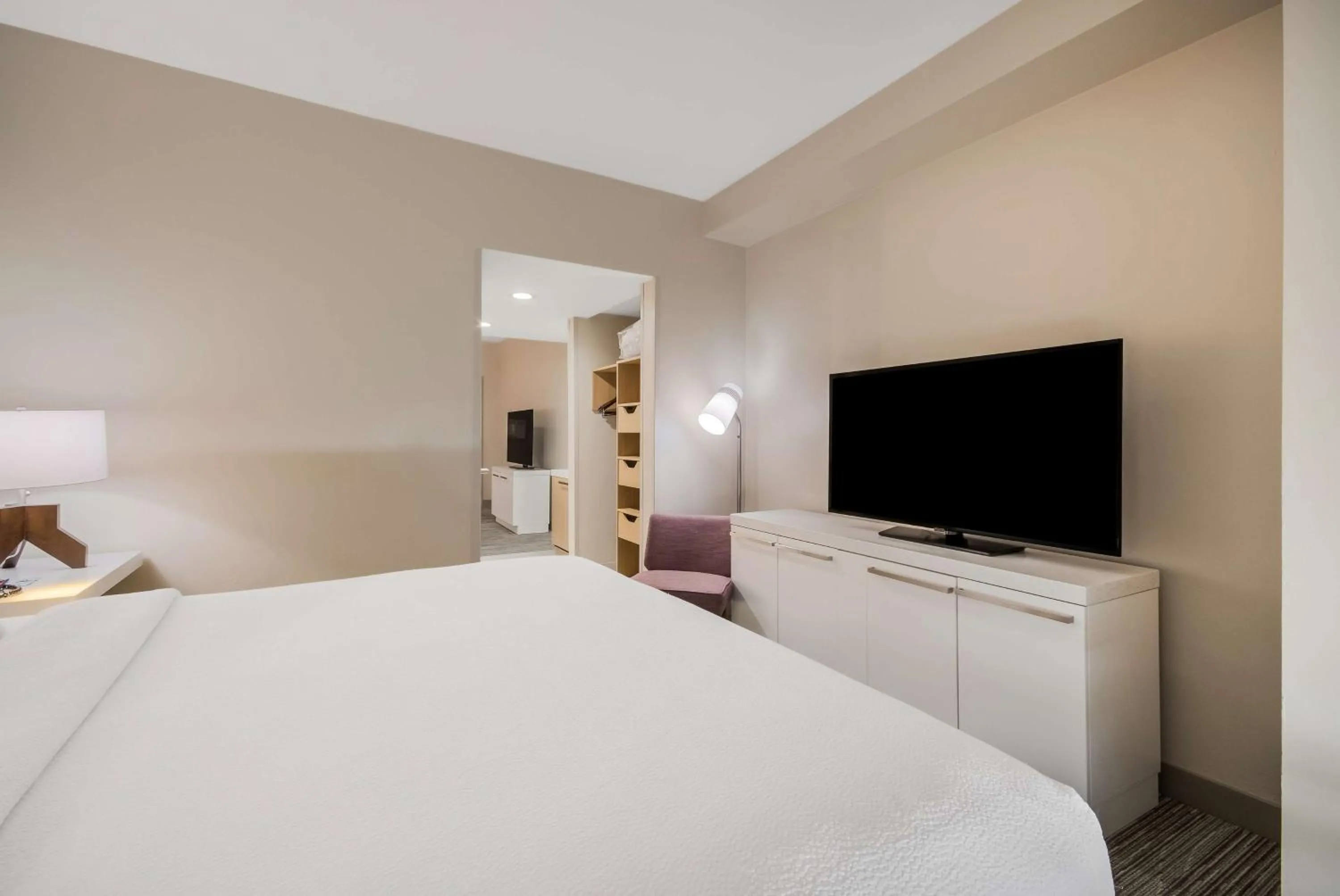 Bed in Hilton Garden Inn Oklahoma City Midtown