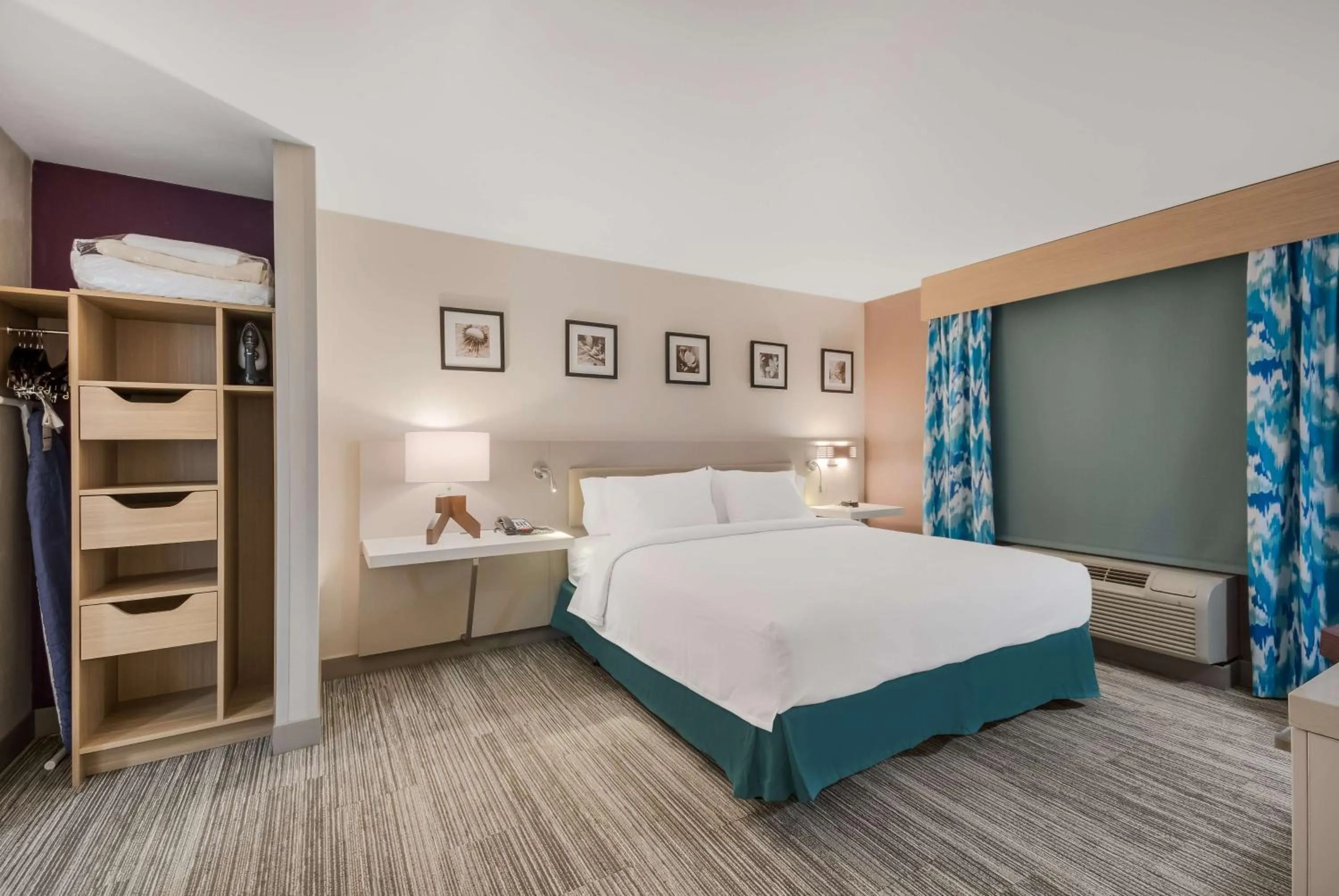 Bed in Hilton Garden Inn Oklahoma City Midtown