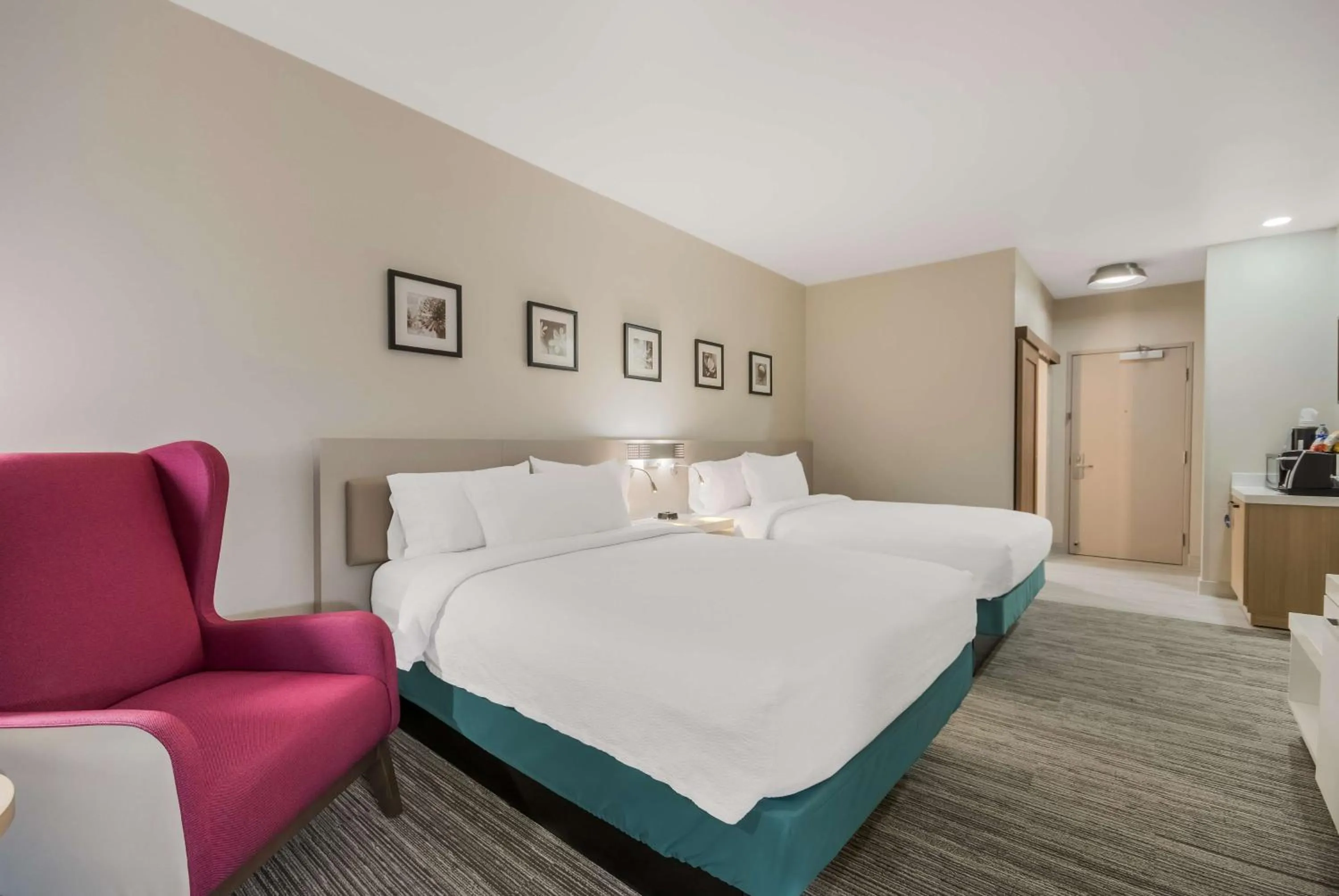 Bed in Hilton Garden Inn Oklahoma City Midtown