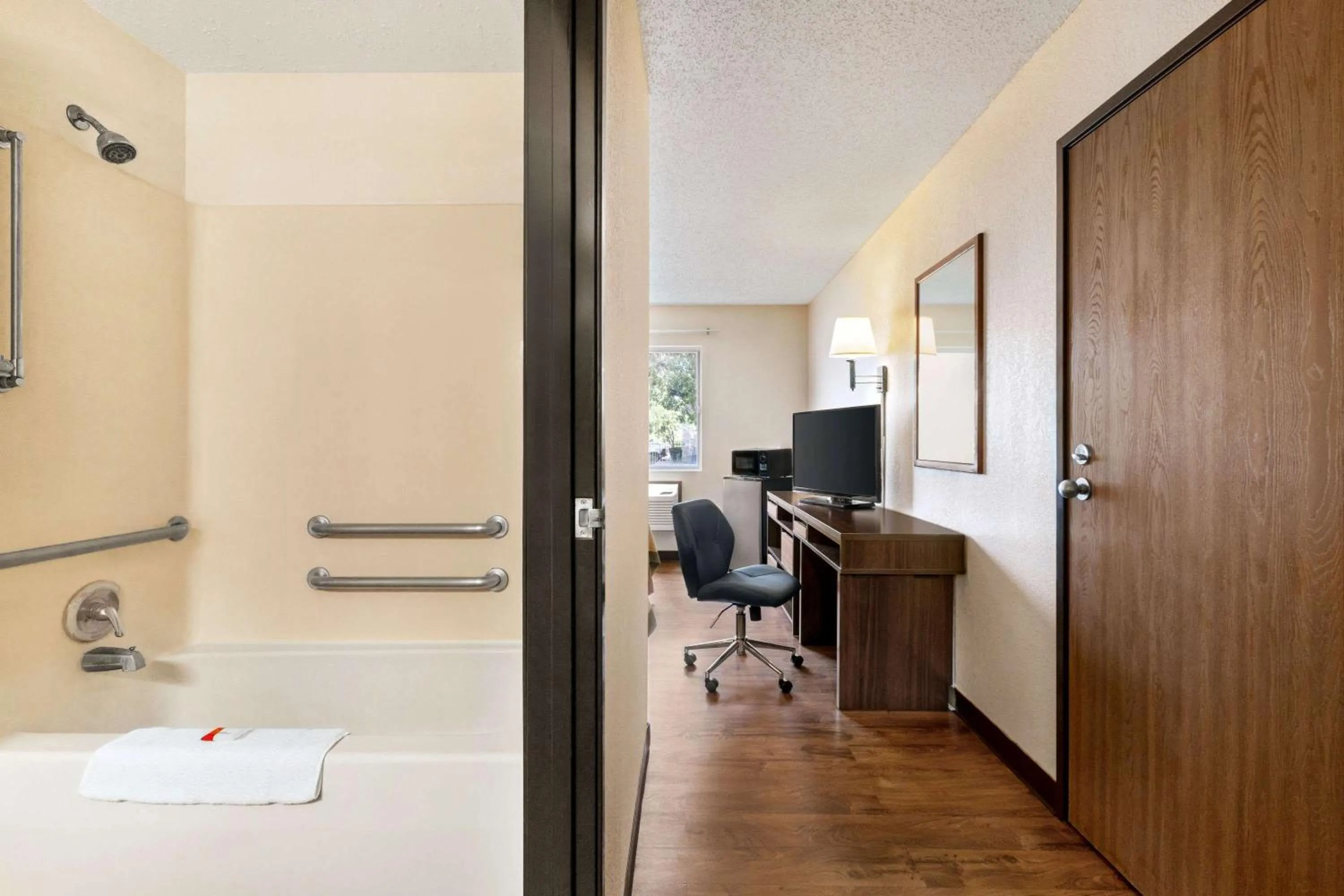 Photo of the whole room in Super 8 by Wyndham Waco University Area