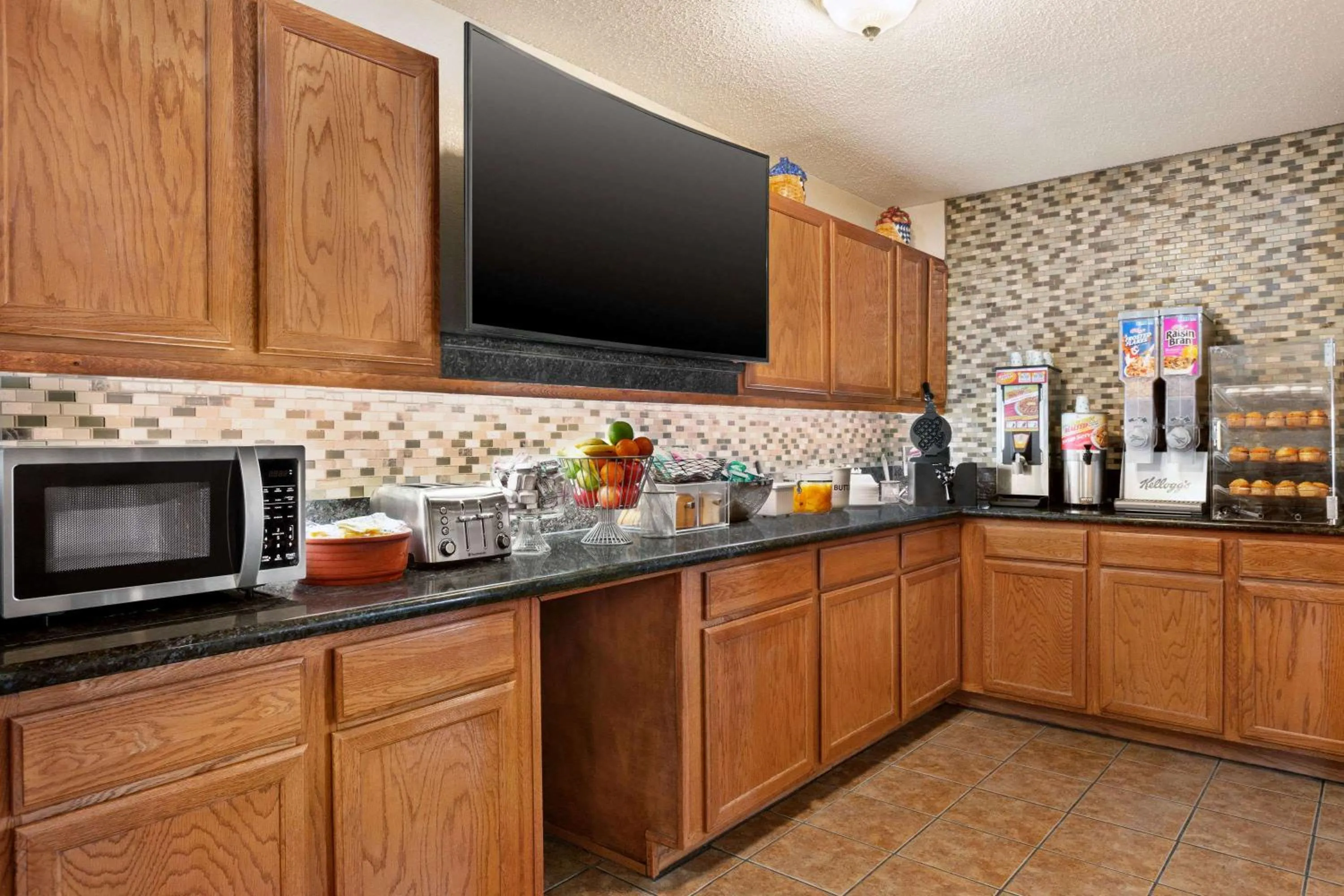 Restaurant/places to eat in Super 8 by Wyndham Waco University Area