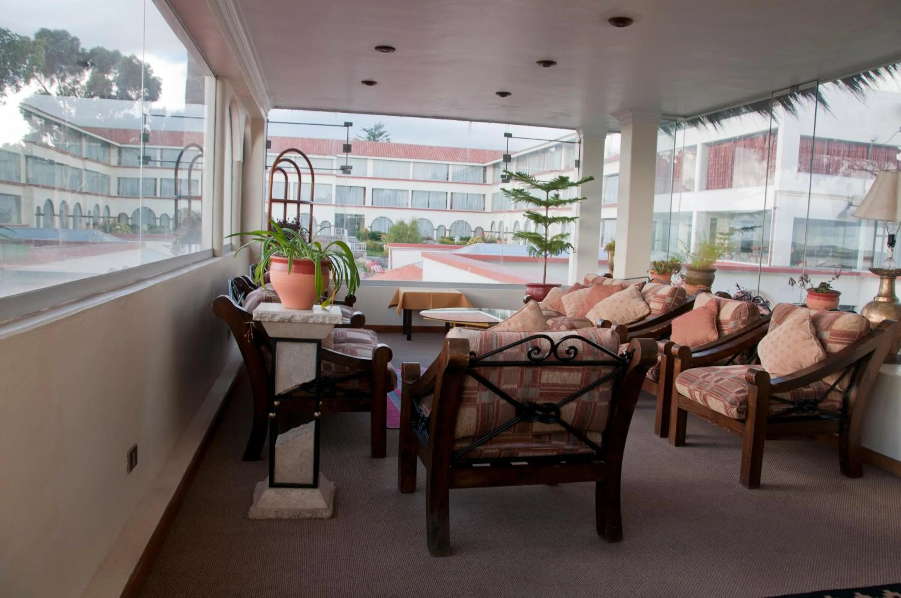 Communal lounge/ TV room in Taypikala Lago