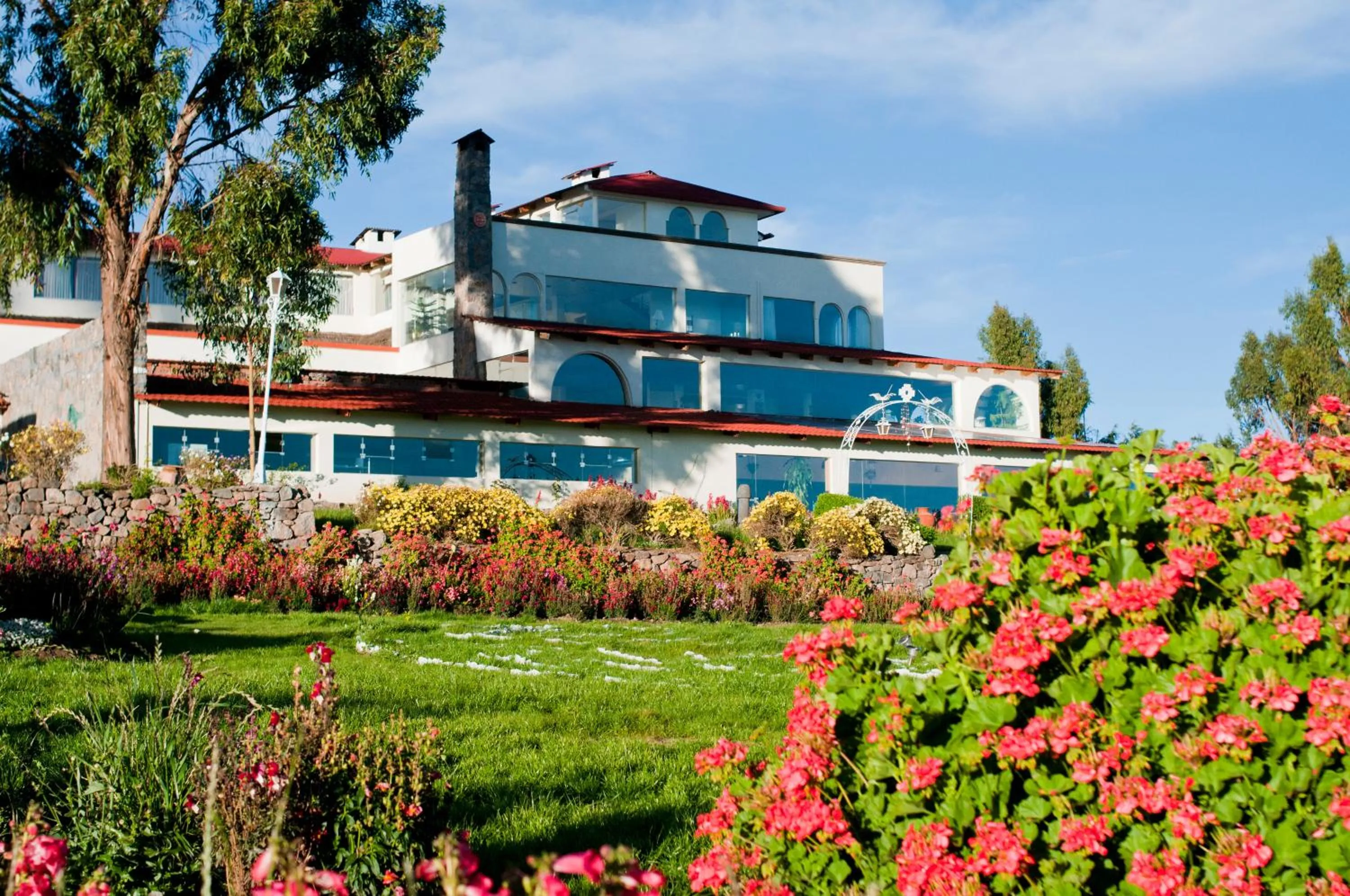 Facade/entrance in Taypikala Lago