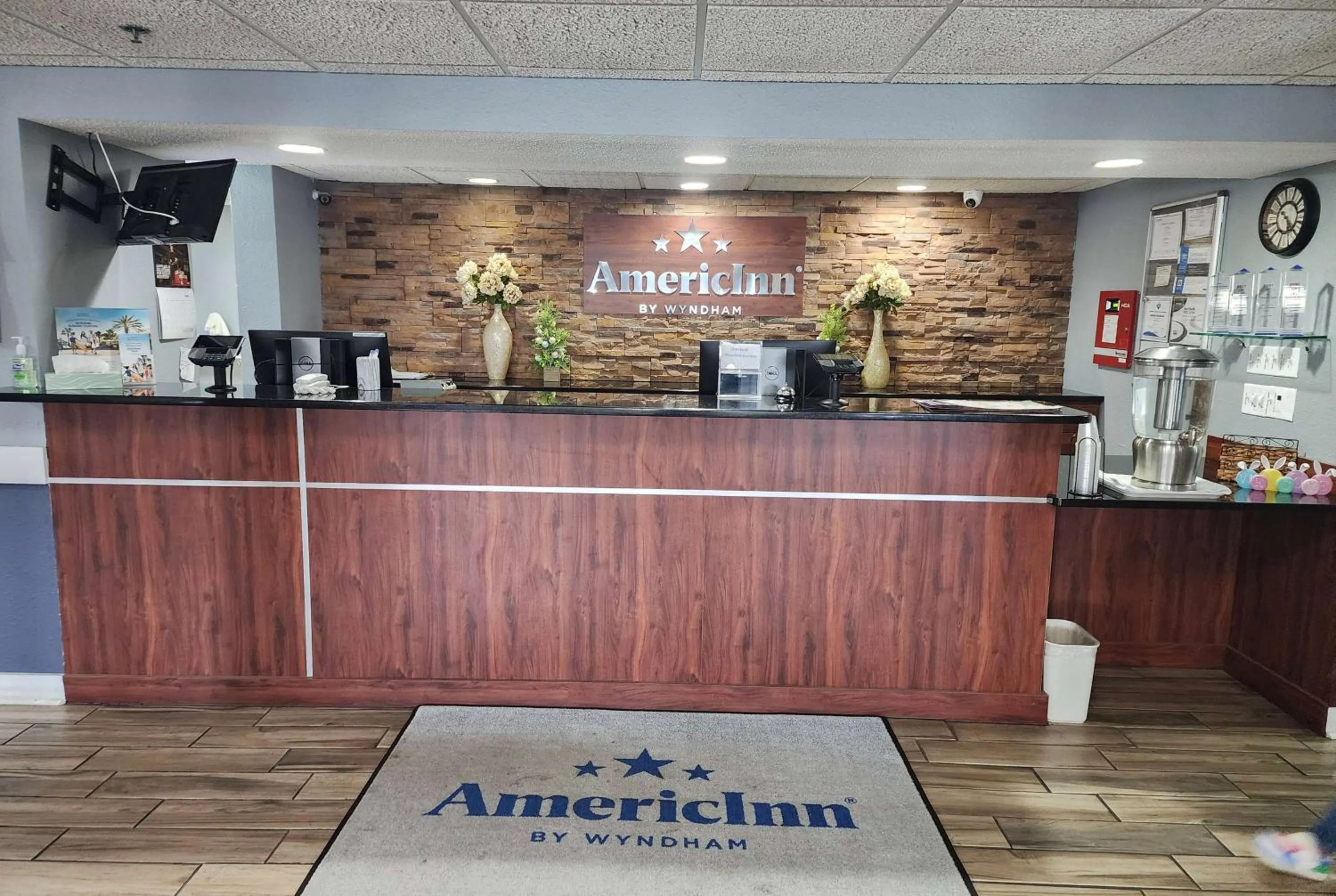 Lobby or reception in AmericInn by Wyndham Austin