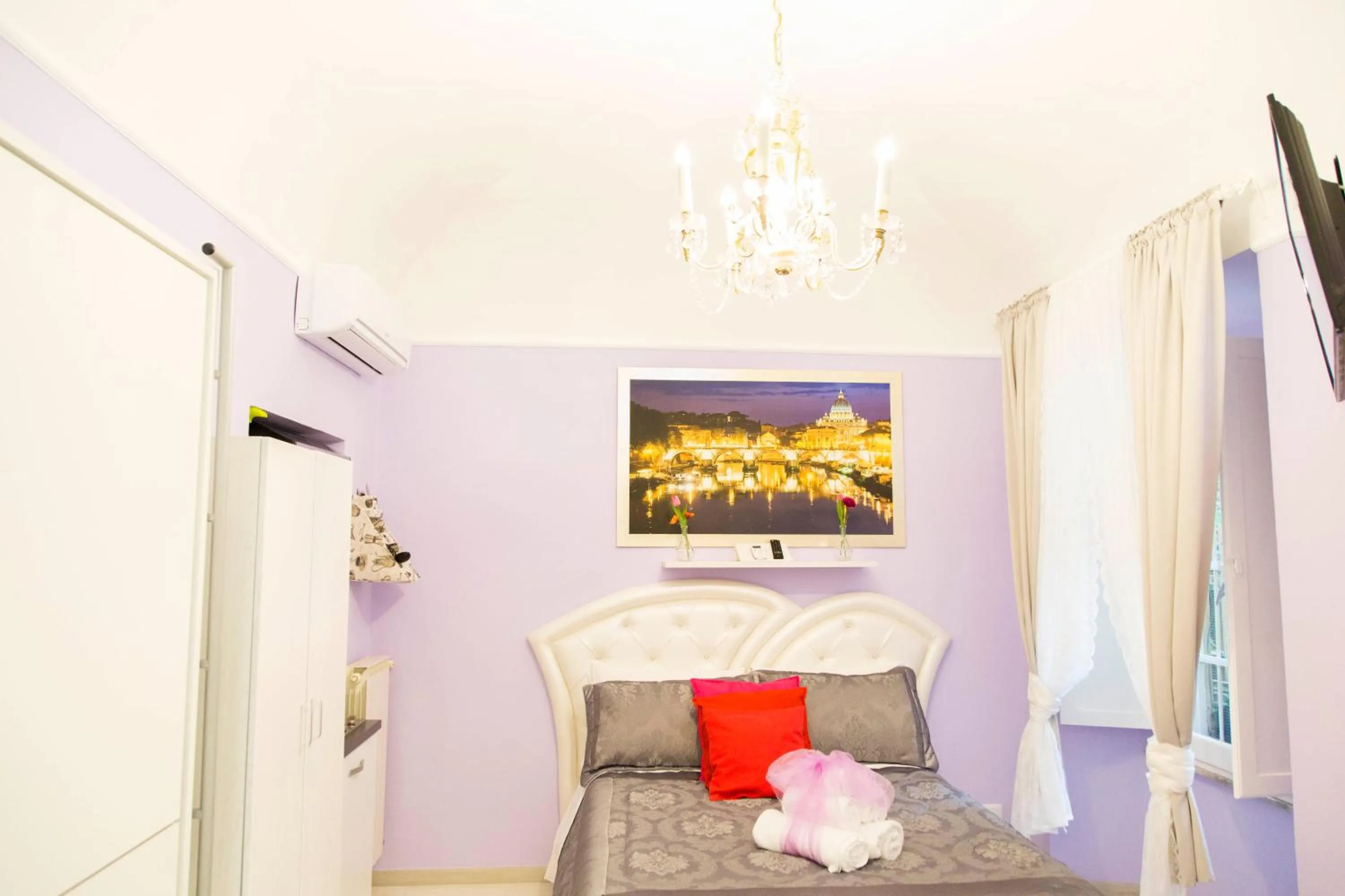 Bed in Royal Vatican