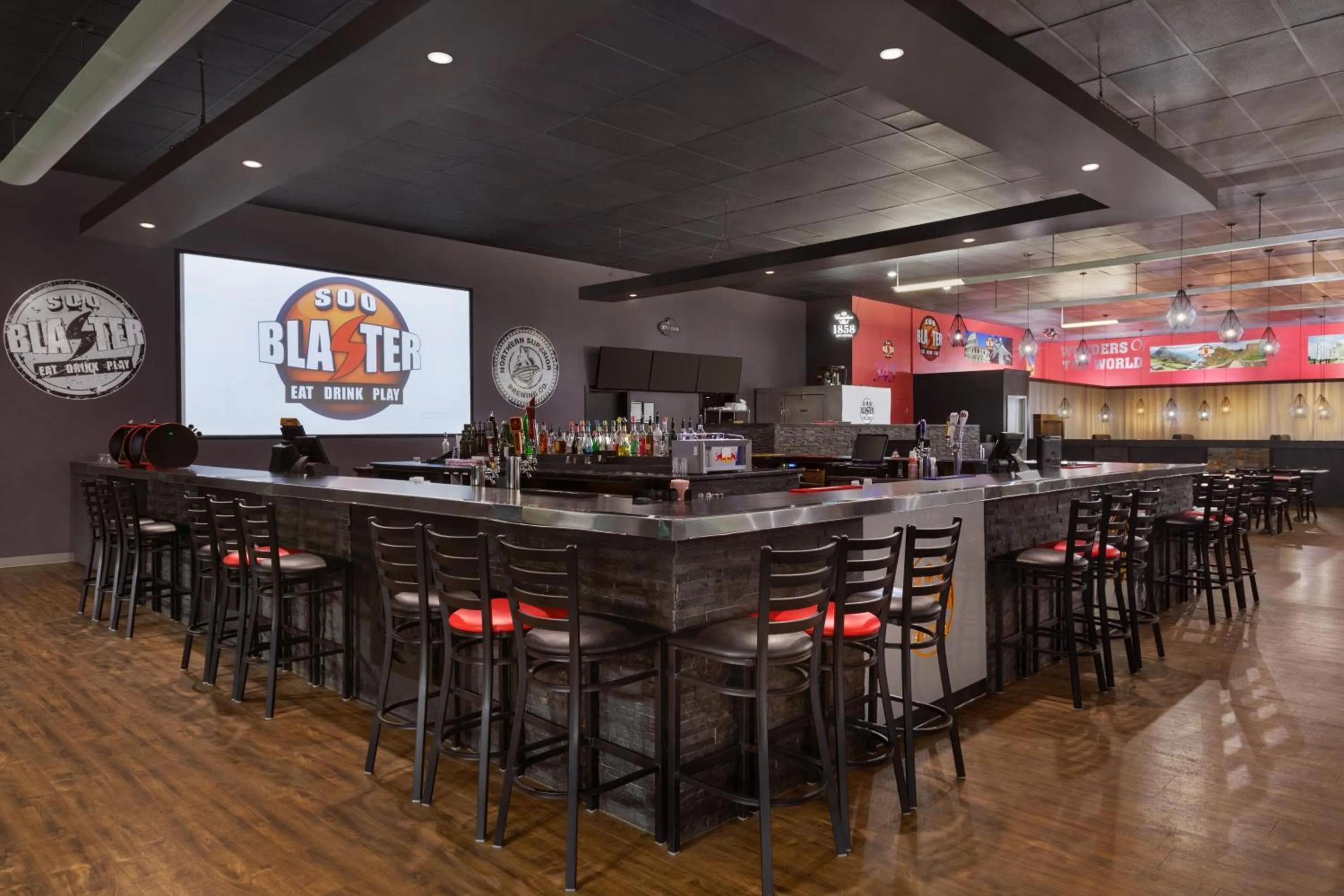 Lounge or bar in Days Inn & Suites by Wyndham Sault Ste. Marie ON