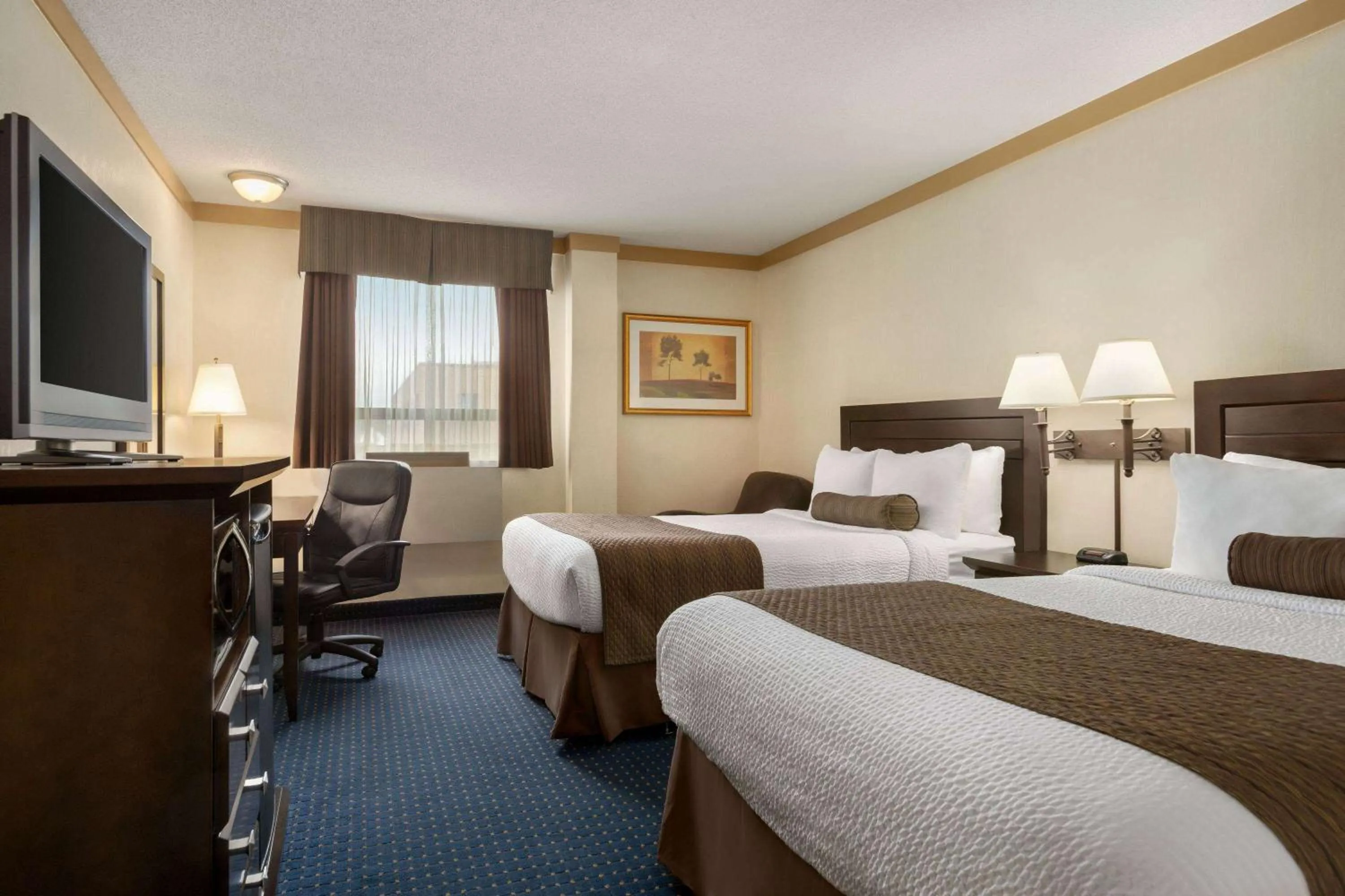 Photo of the whole room, Bed in Days Inn & Suites by Wyndham Sault Ste. Marie ON
