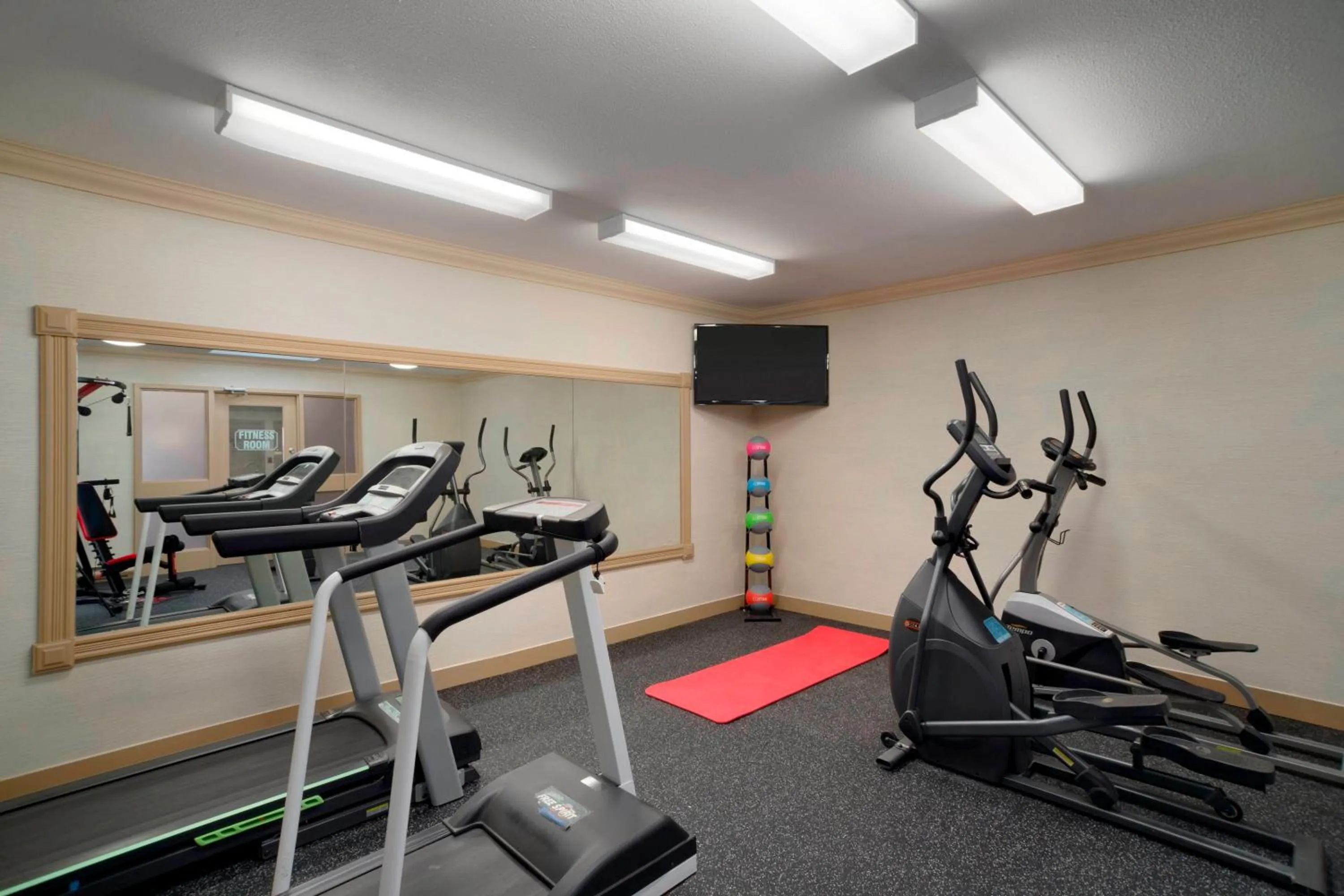 Fitness centre/facilities in Days Inn & Suites by Wyndham Sault Ste. Marie ON