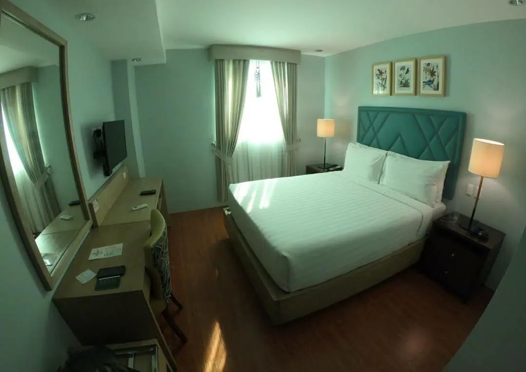 Bed in Dalian Peak Hotel