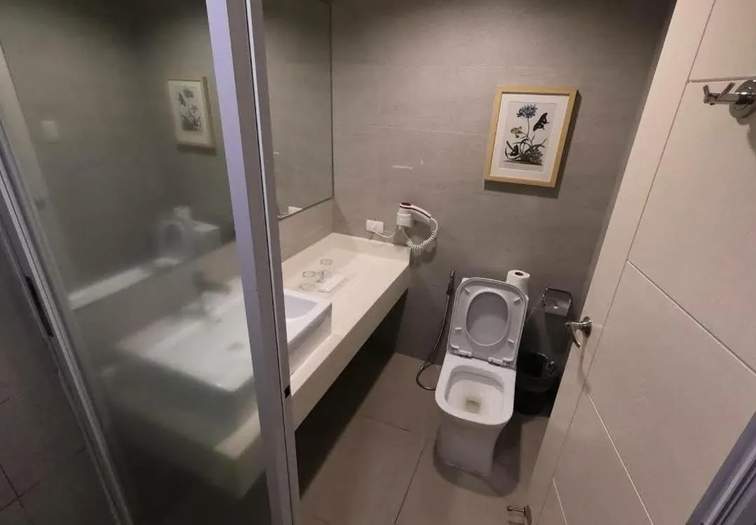 Bathroom in Dalian Peak Hotel