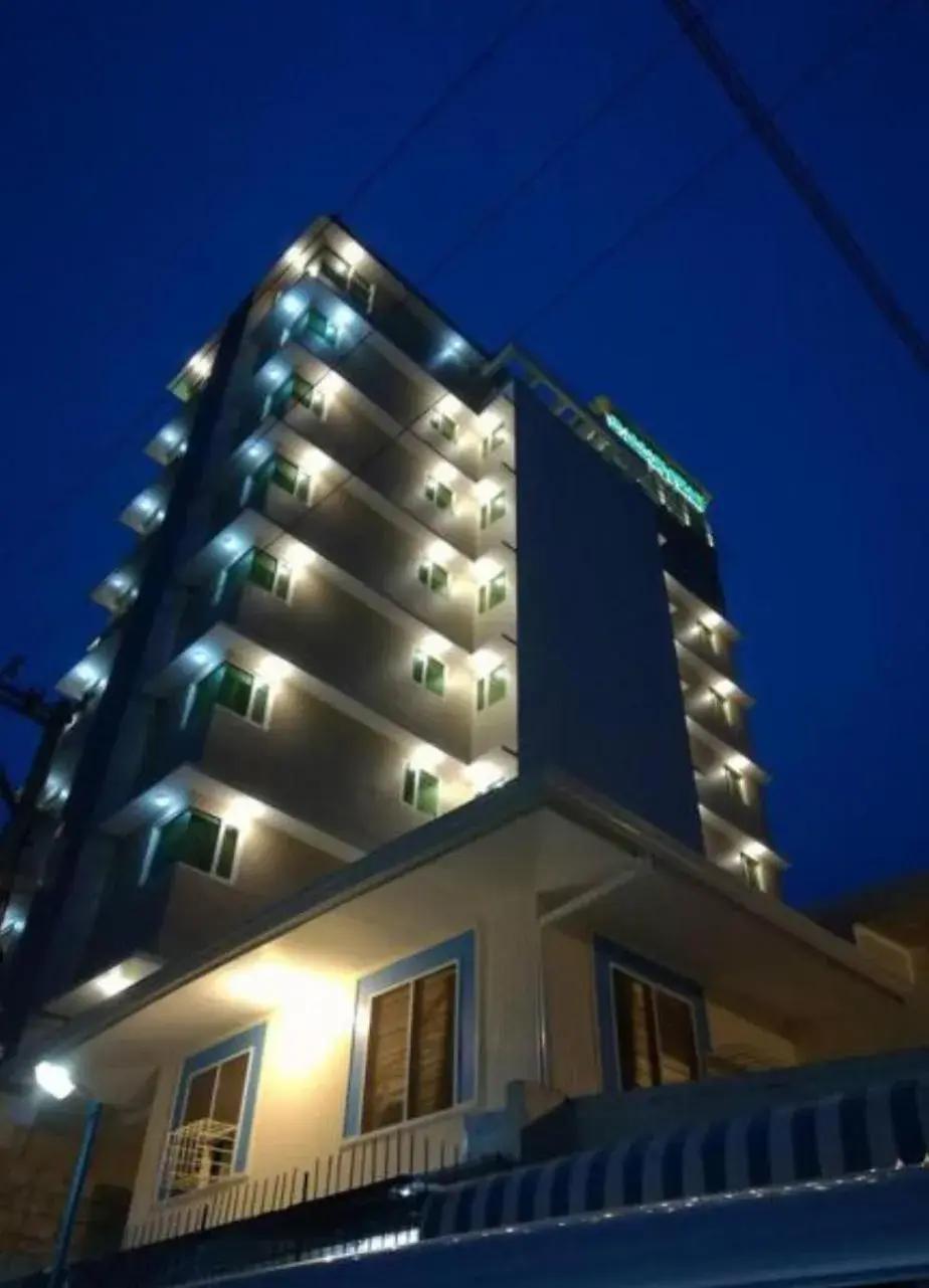 Property building in Dalian Peak Hotel Property building in Dalian Peak Hotel