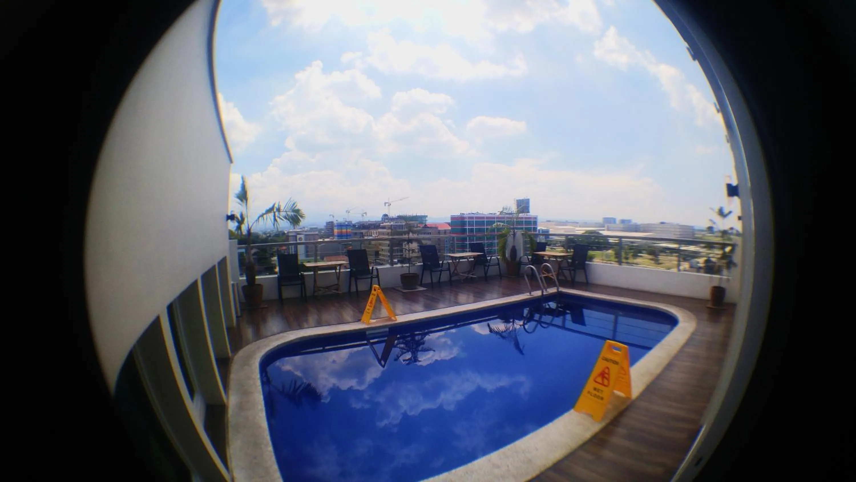 Swimming pool in Dalian Peak Hotel