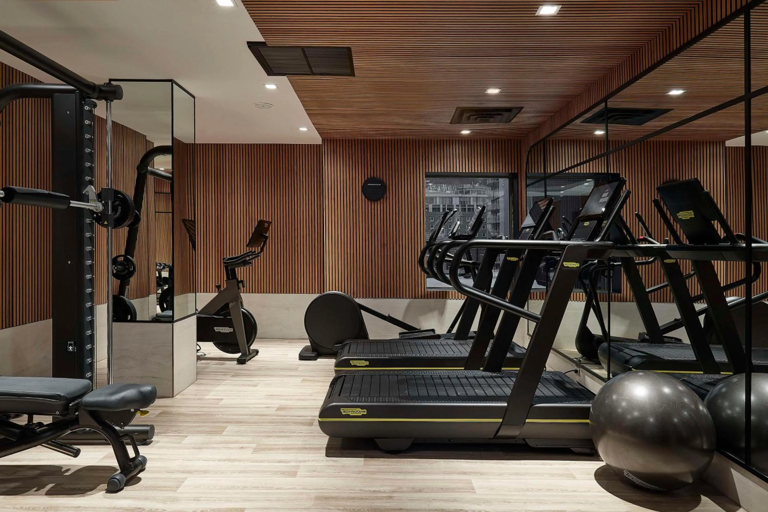 Fitness centre/facilities in Vogue Hotel Montreal Downtown, Curio Collection by Hilton