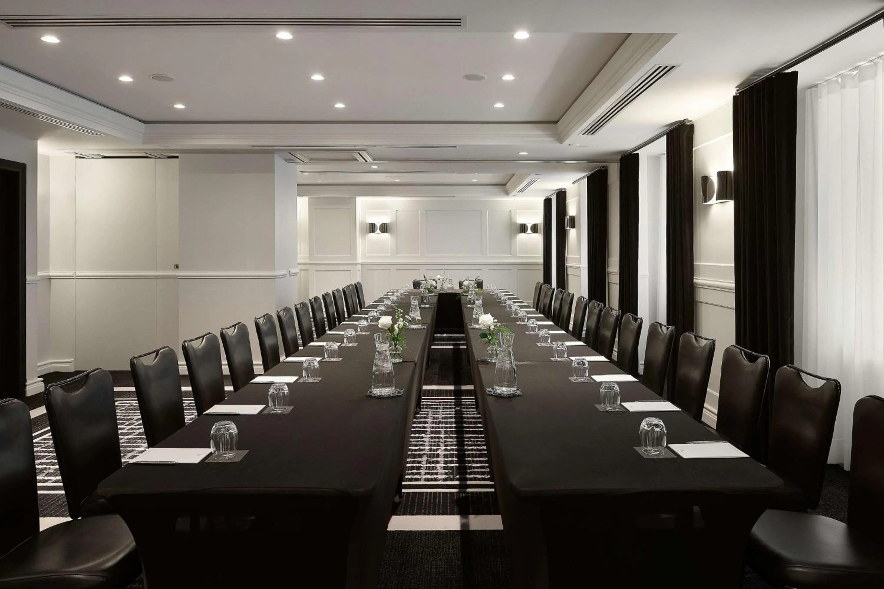 Meeting/conference room in Vogue Hotel Montreal Downtown, Curio Collection by Hilton