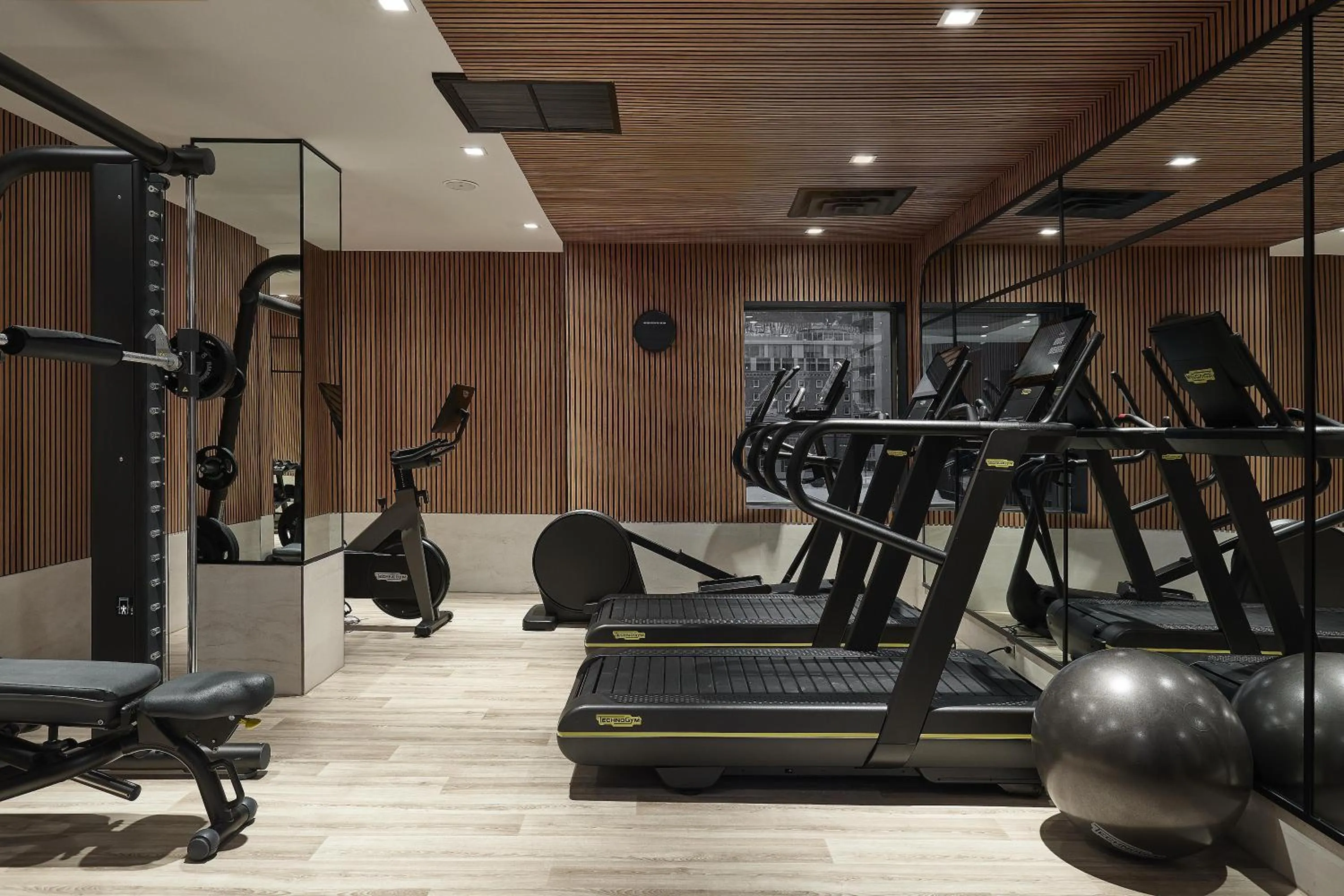 Fitness centre/facilities in Vogue Hotel Montreal Downtown, Curio Collection by Hilton