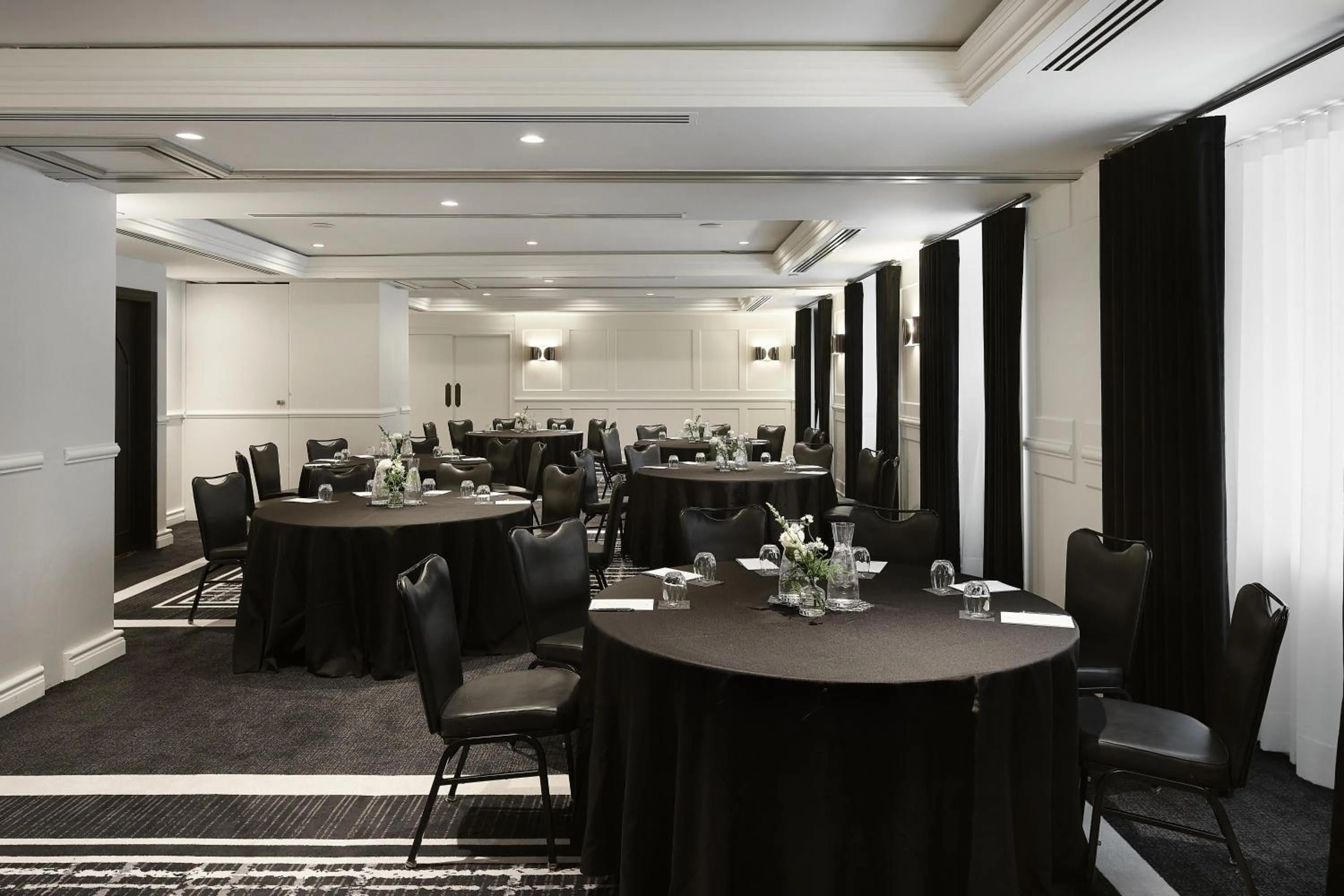 Meeting/conference room in Vogue Hotel Montreal Downtown, Curio Collection by Hilton