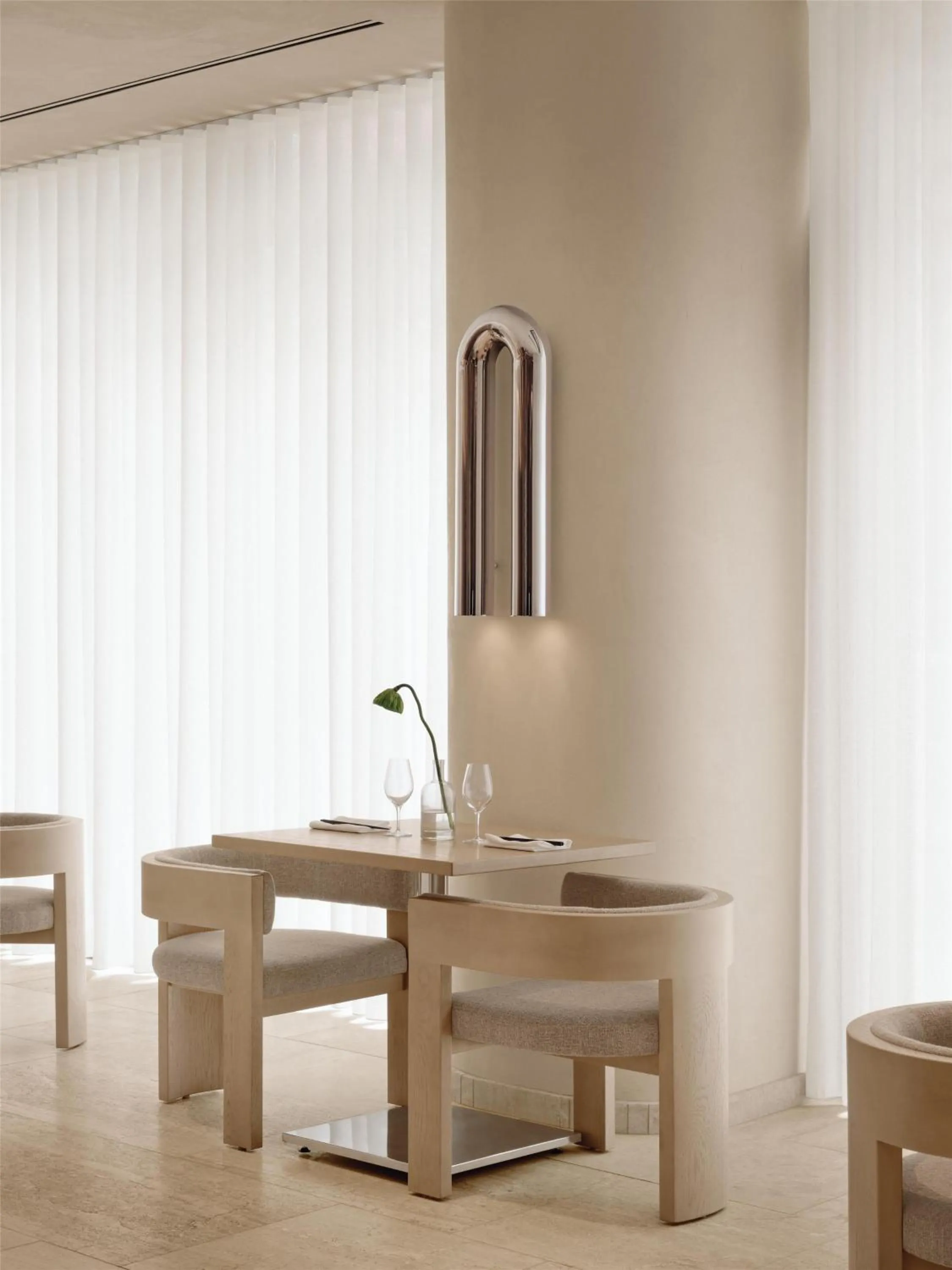 Restaurant/places to eat in Vogue Hotel Montreal Downtown, Curio Collection by Hilton