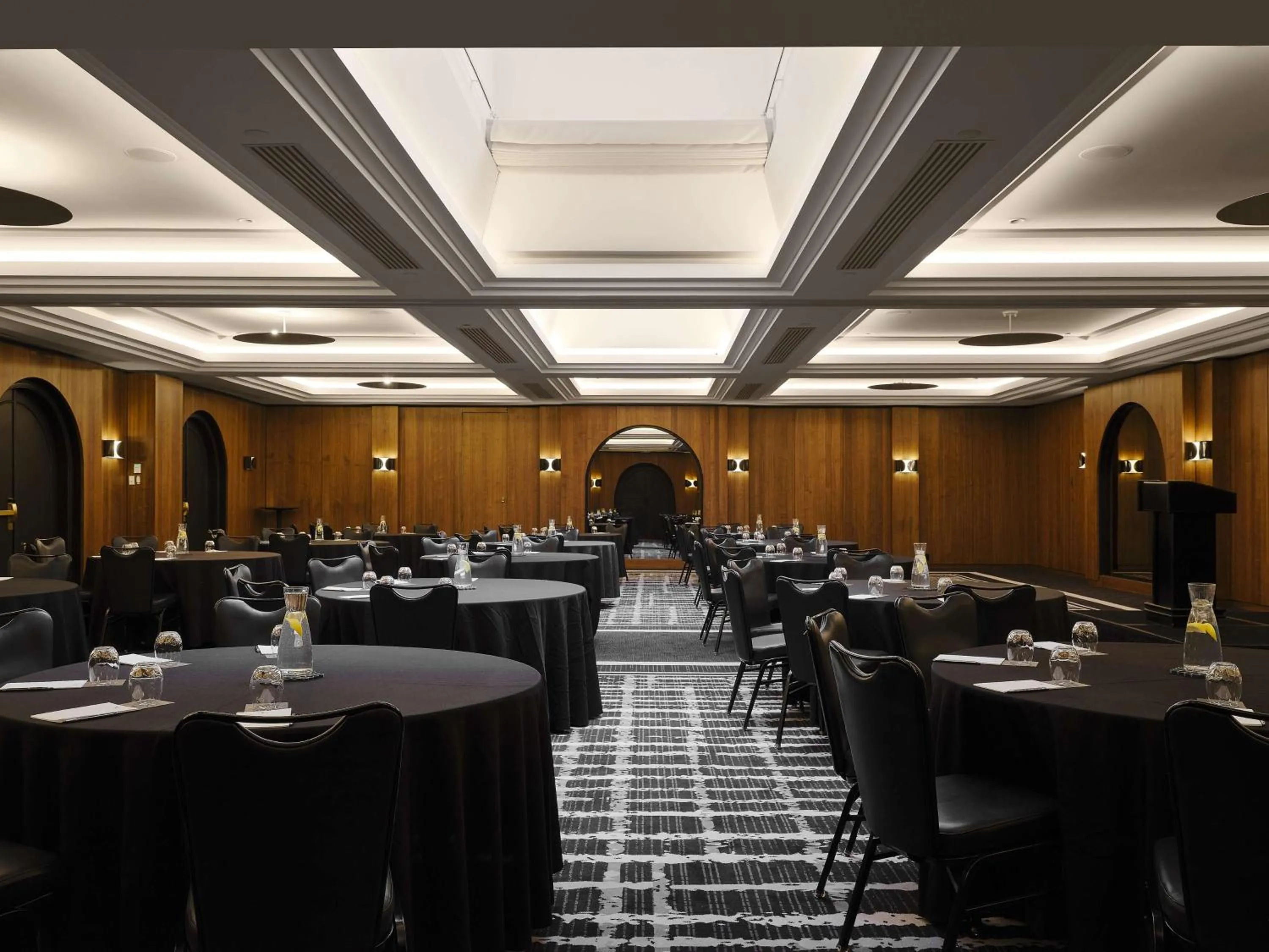 Meeting/conference room in Vogue Hotel Montreal Downtown, Curio Collection by Hilton