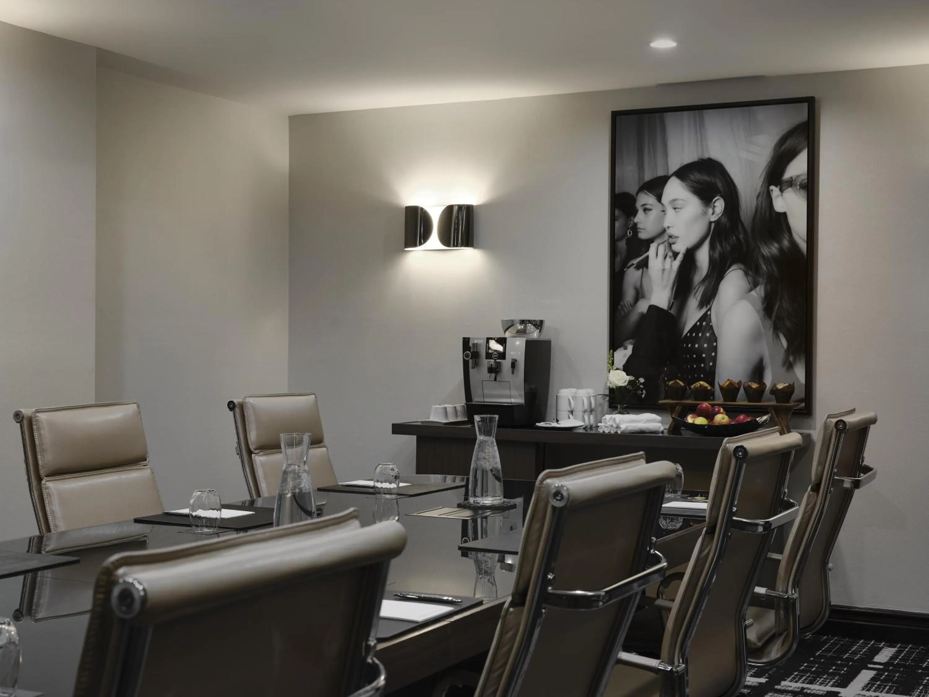 Meeting/conference room in Vogue Hotel Montreal Downtown, Curio Collection by Hilton