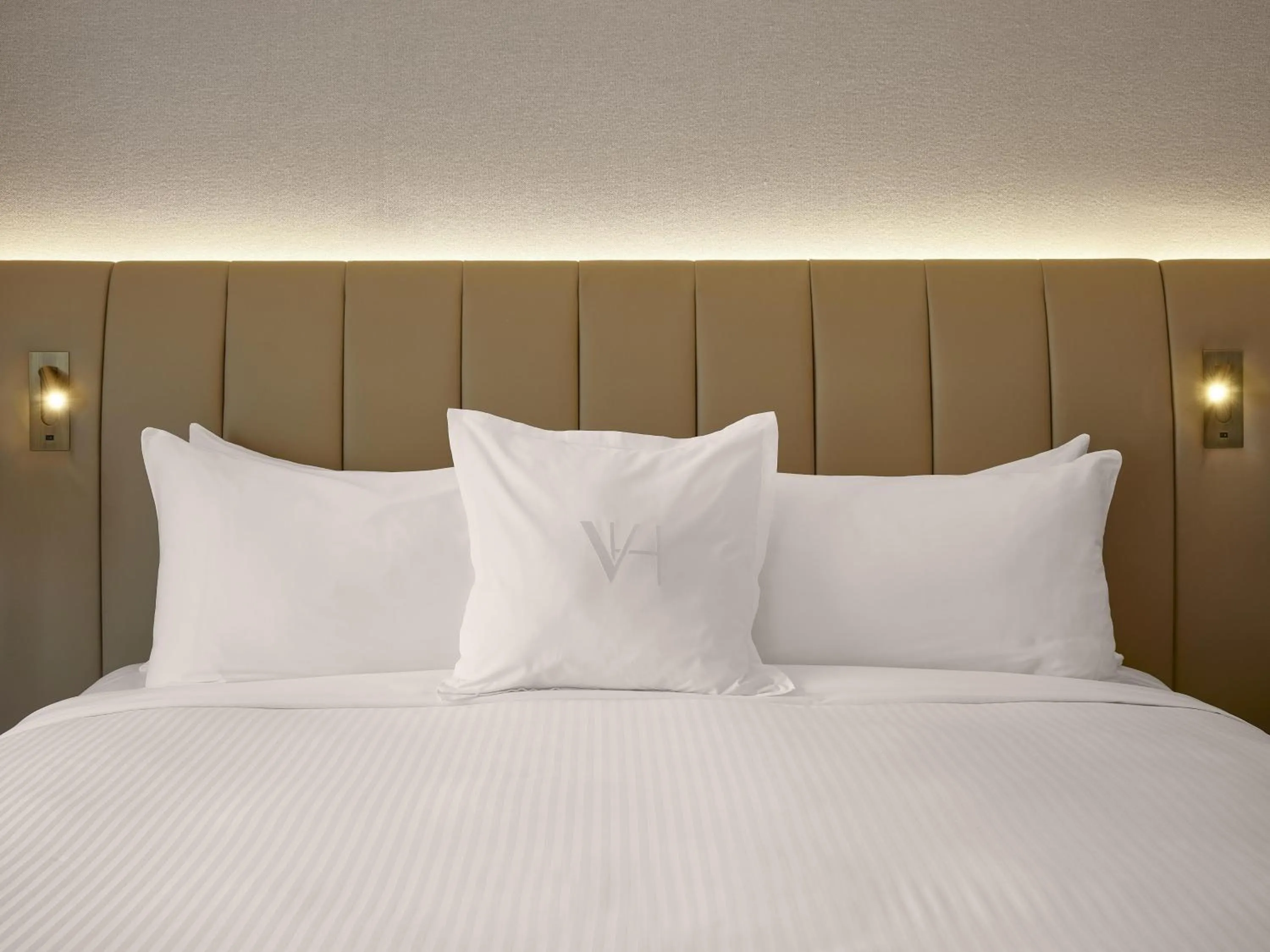 Bed in Vogue Hotel Montreal Downtown, Curio Collection by Hilton