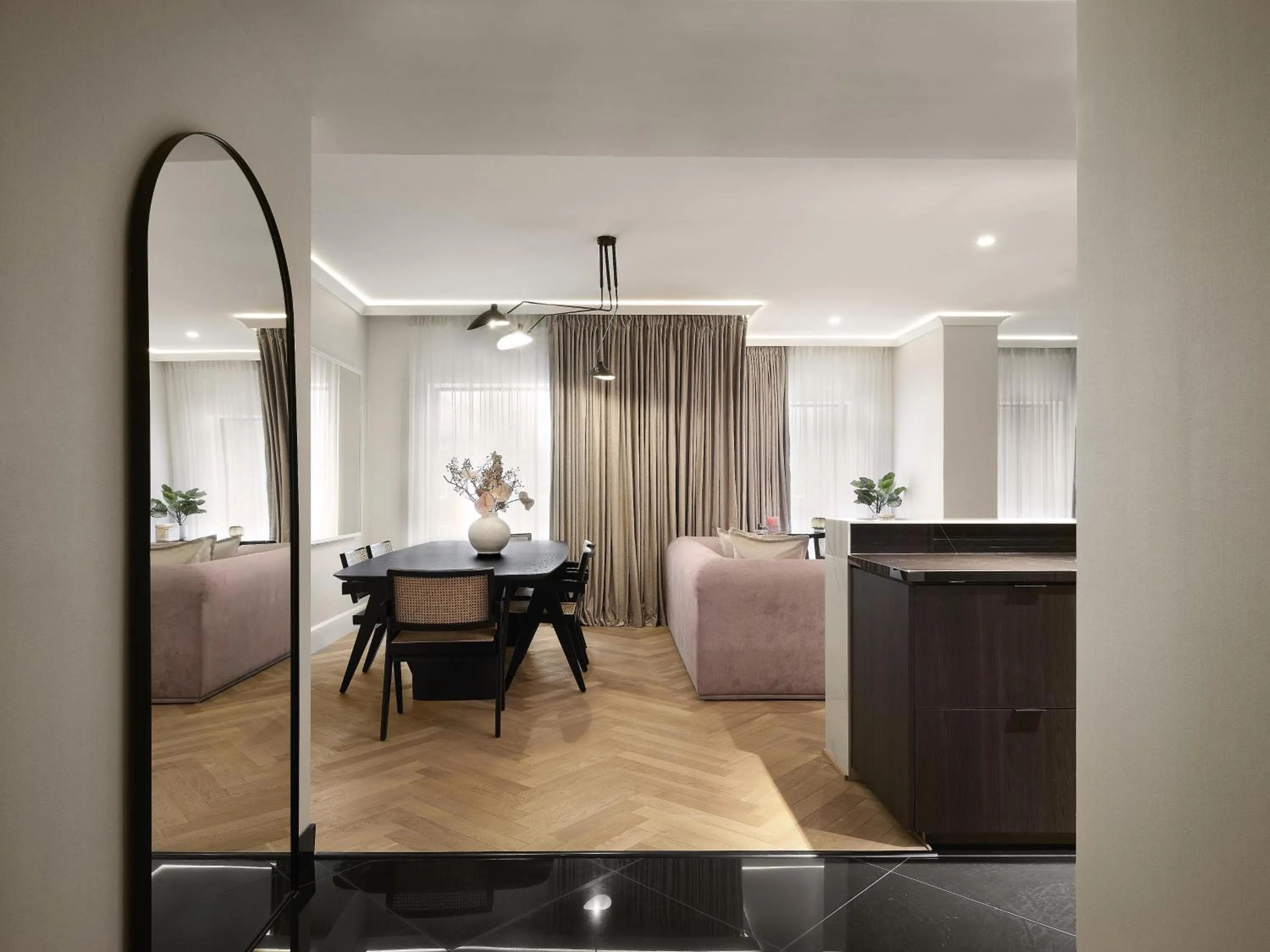 Living room in Vogue Hotel Montreal Downtown, Curio Collection by Hilton