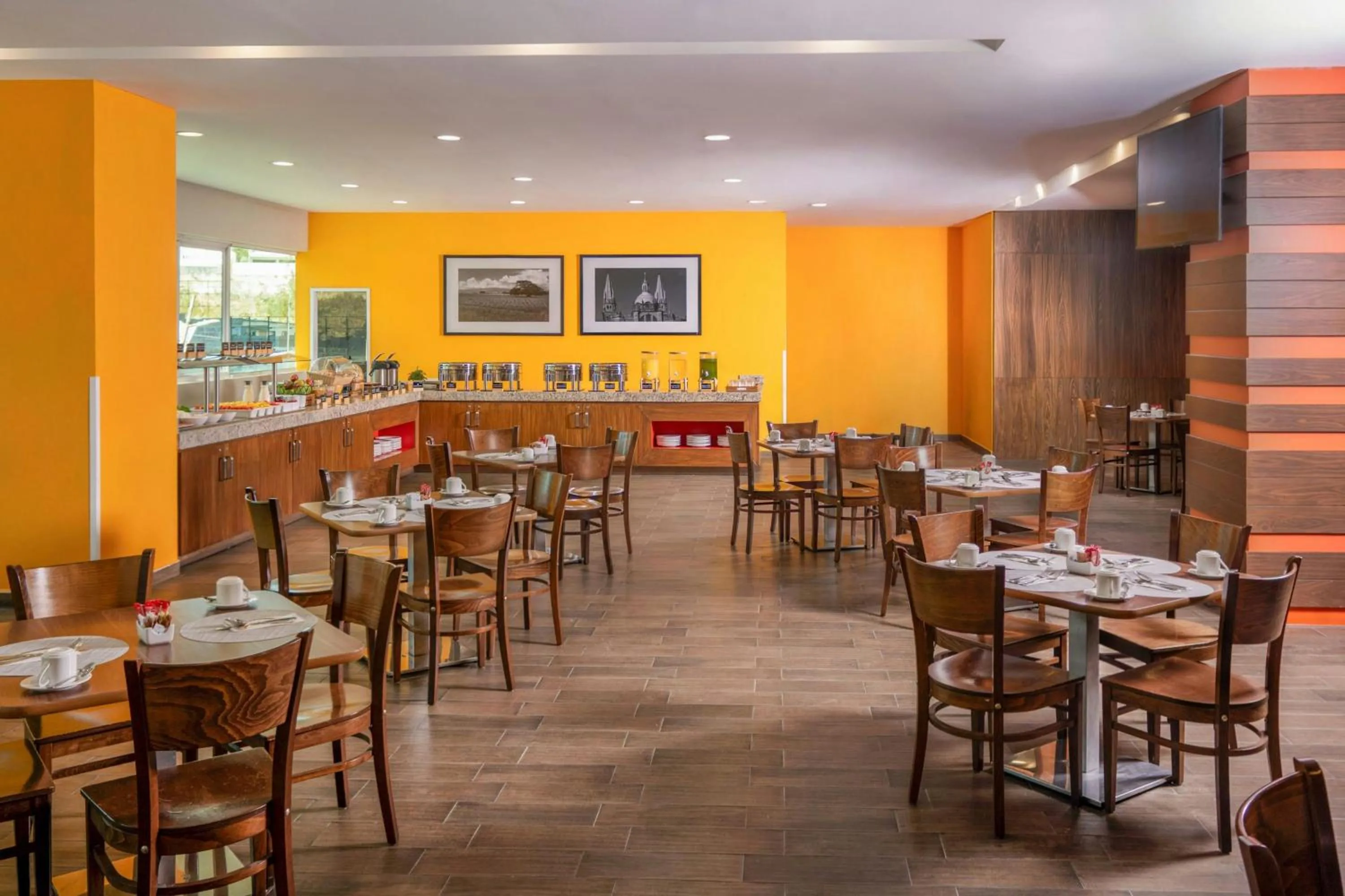 Restaurant/places to eat in Courtyard by Marriott Guadalajara Andares